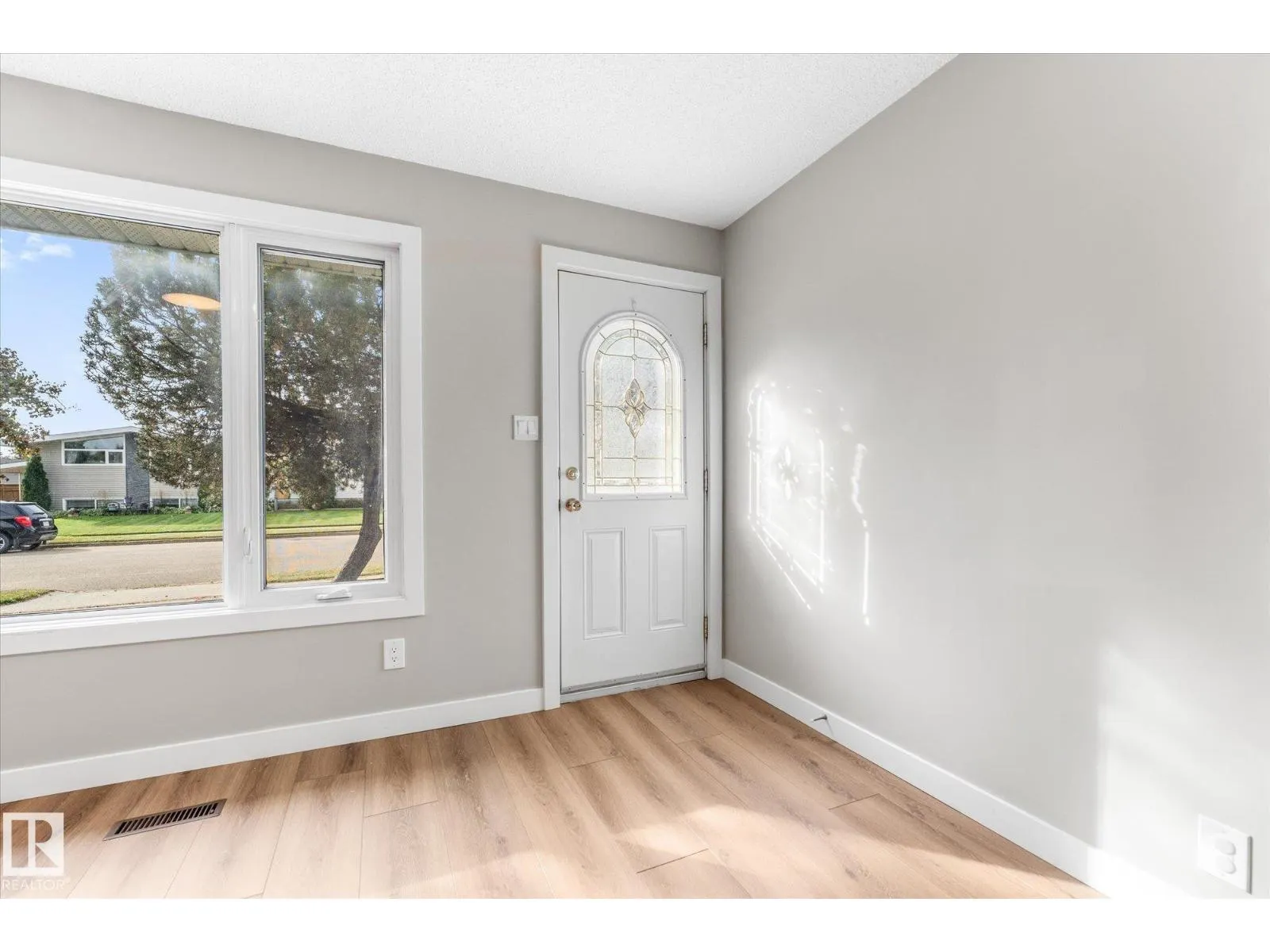 209 MCPHERSON AV