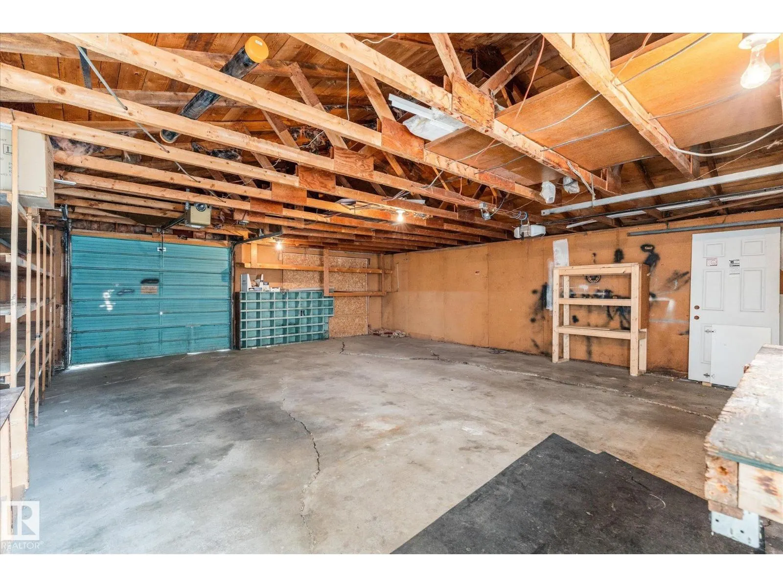 209 MCPHERSON AV