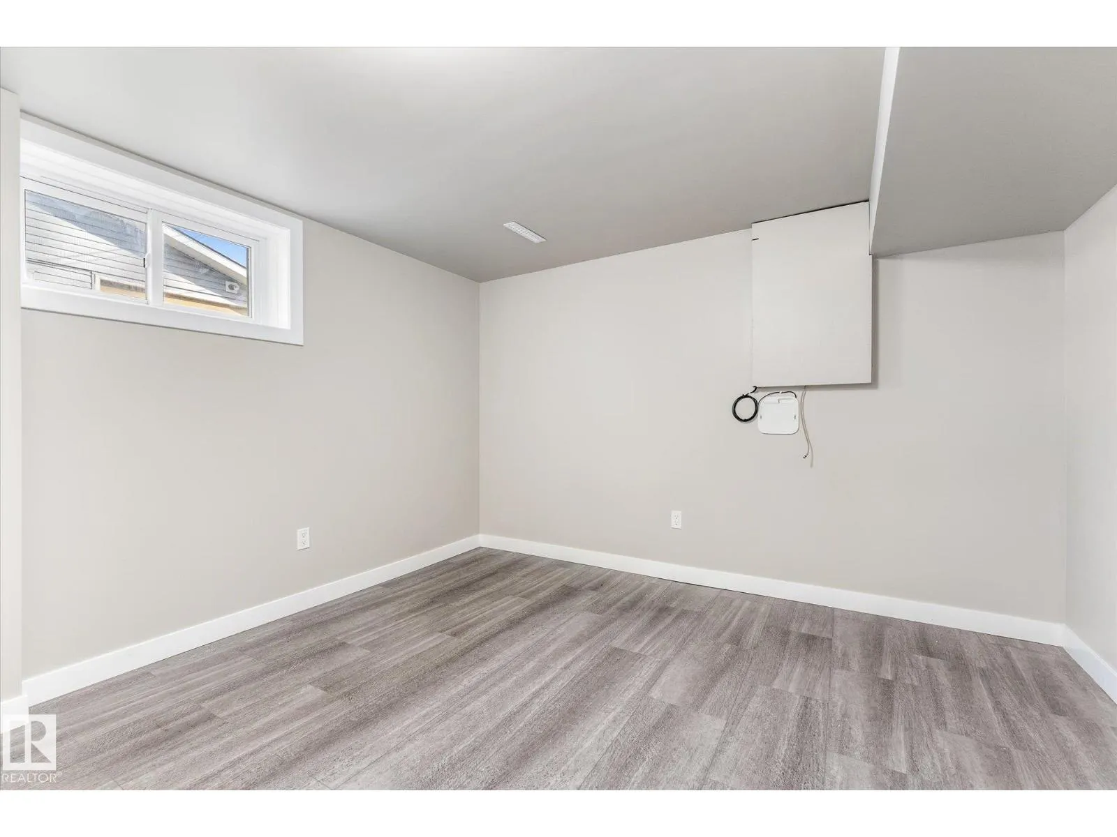 209 MCPHERSON AV