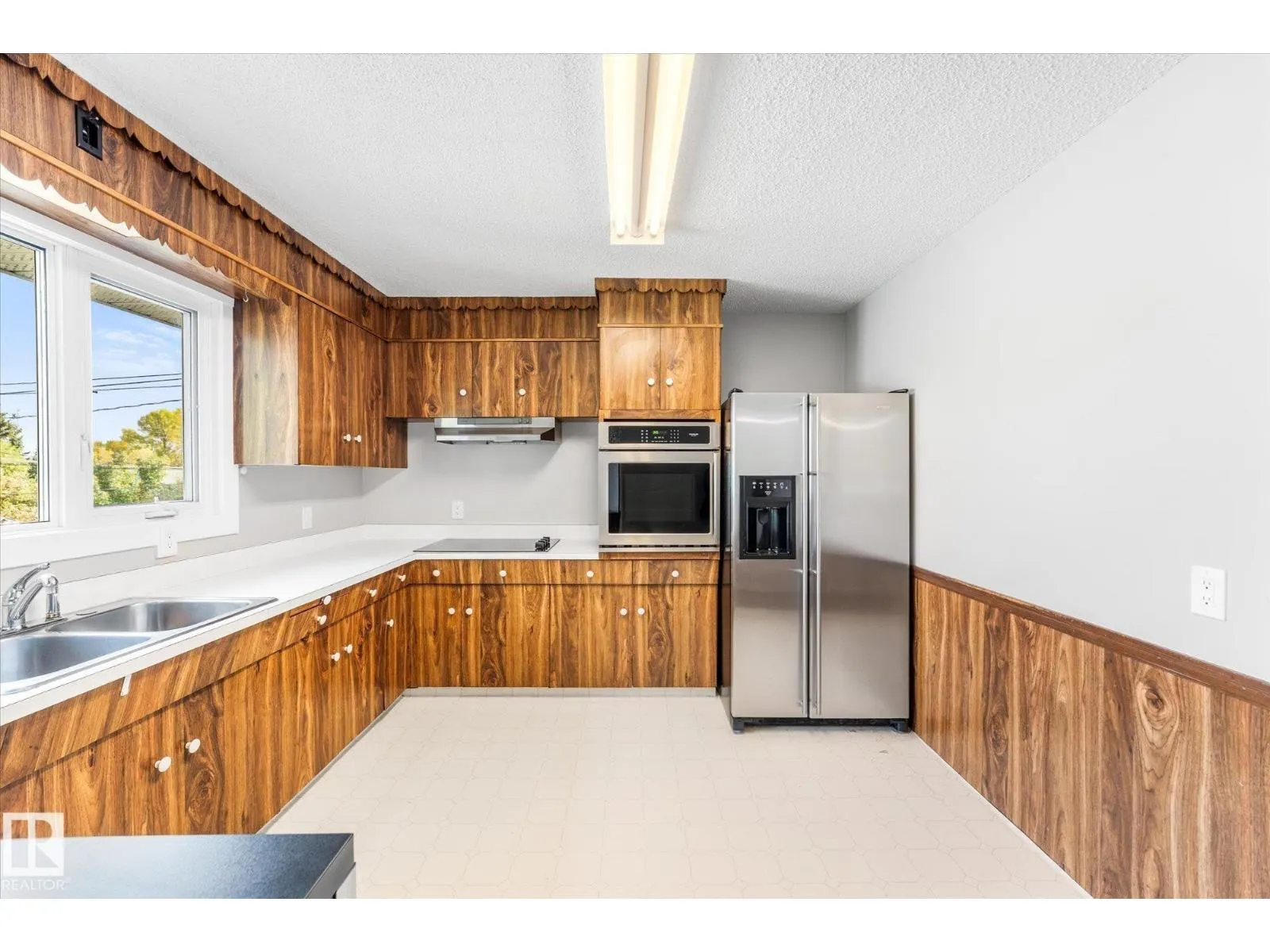 209 MCPHERSON AV