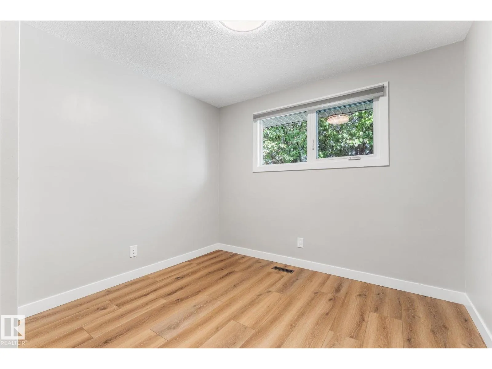 209 MCPHERSON AV