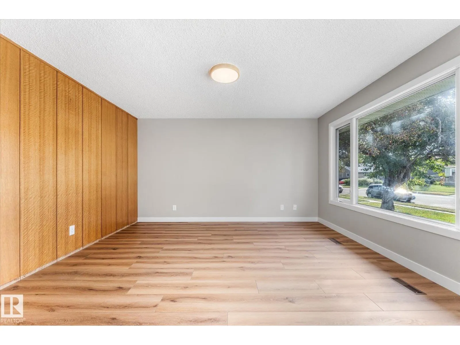 209 MCPHERSON AV