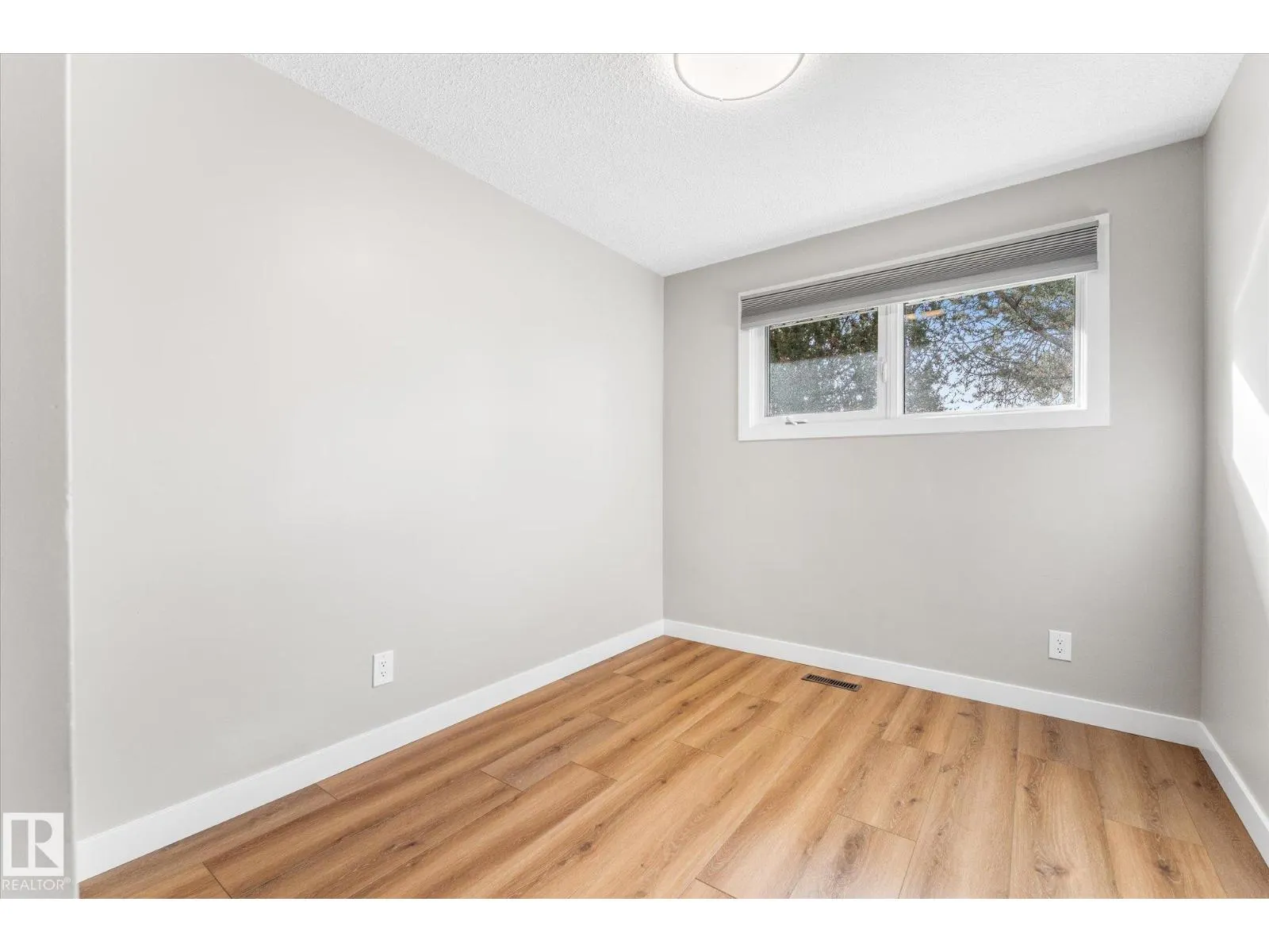 209 MCPHERSON AV