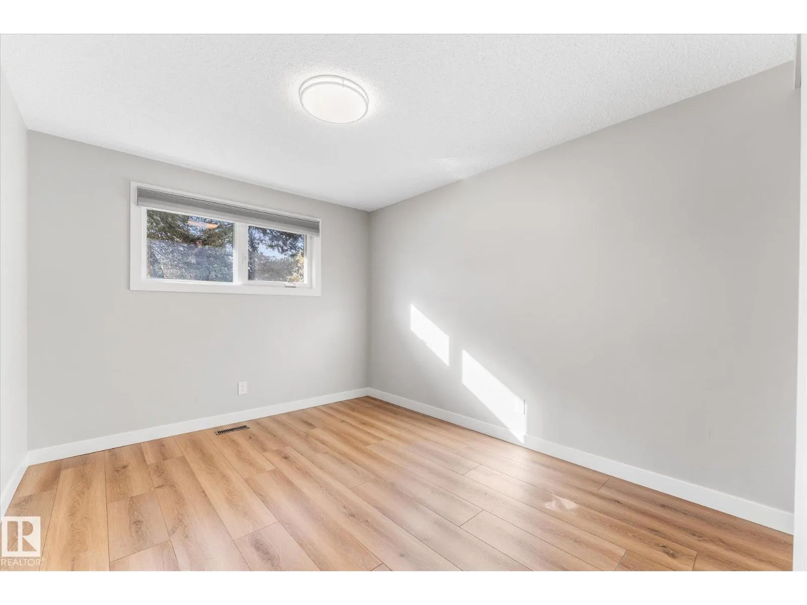 209 MCPHERSON AV