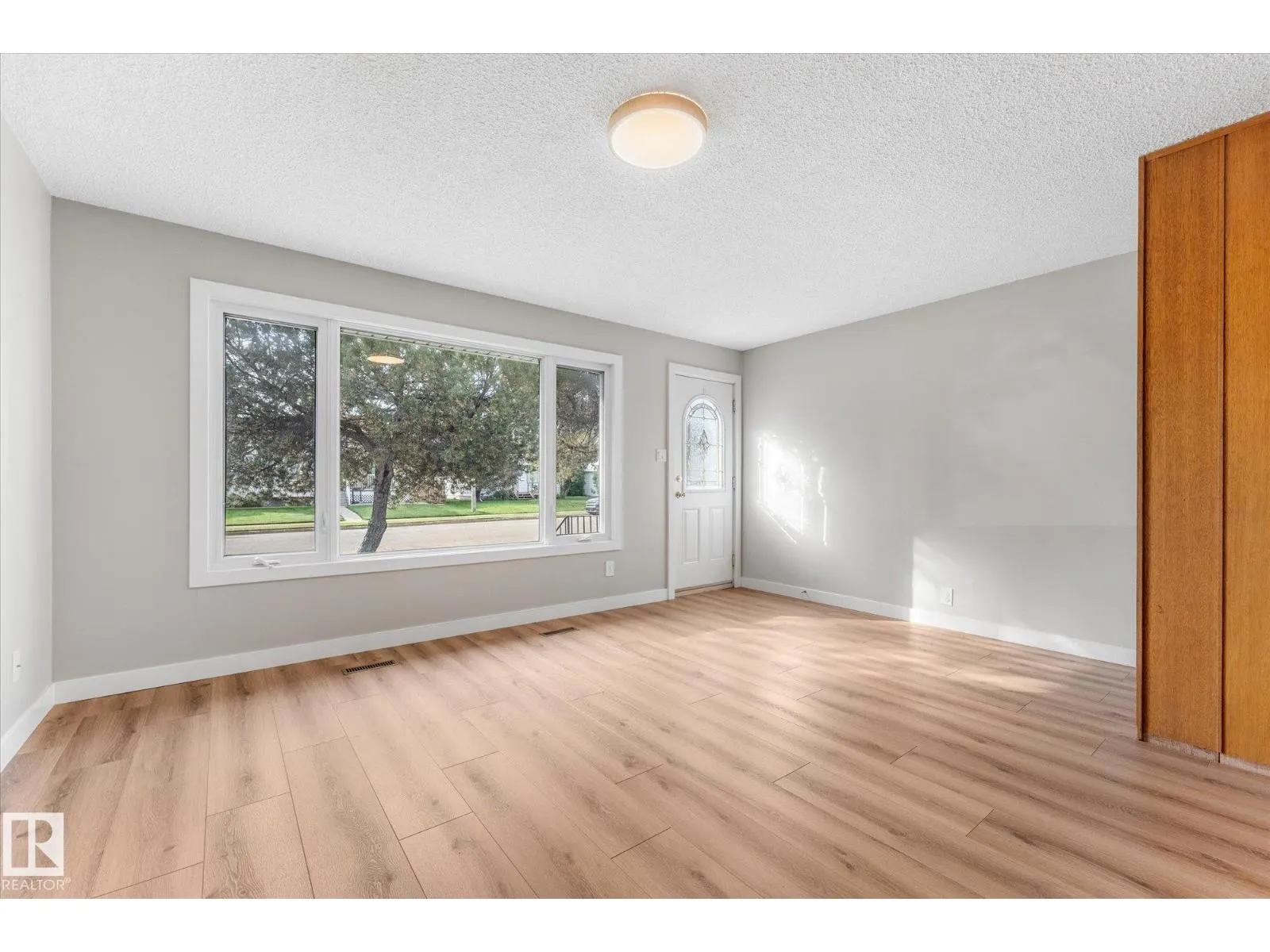 209 MCPHERSON AV