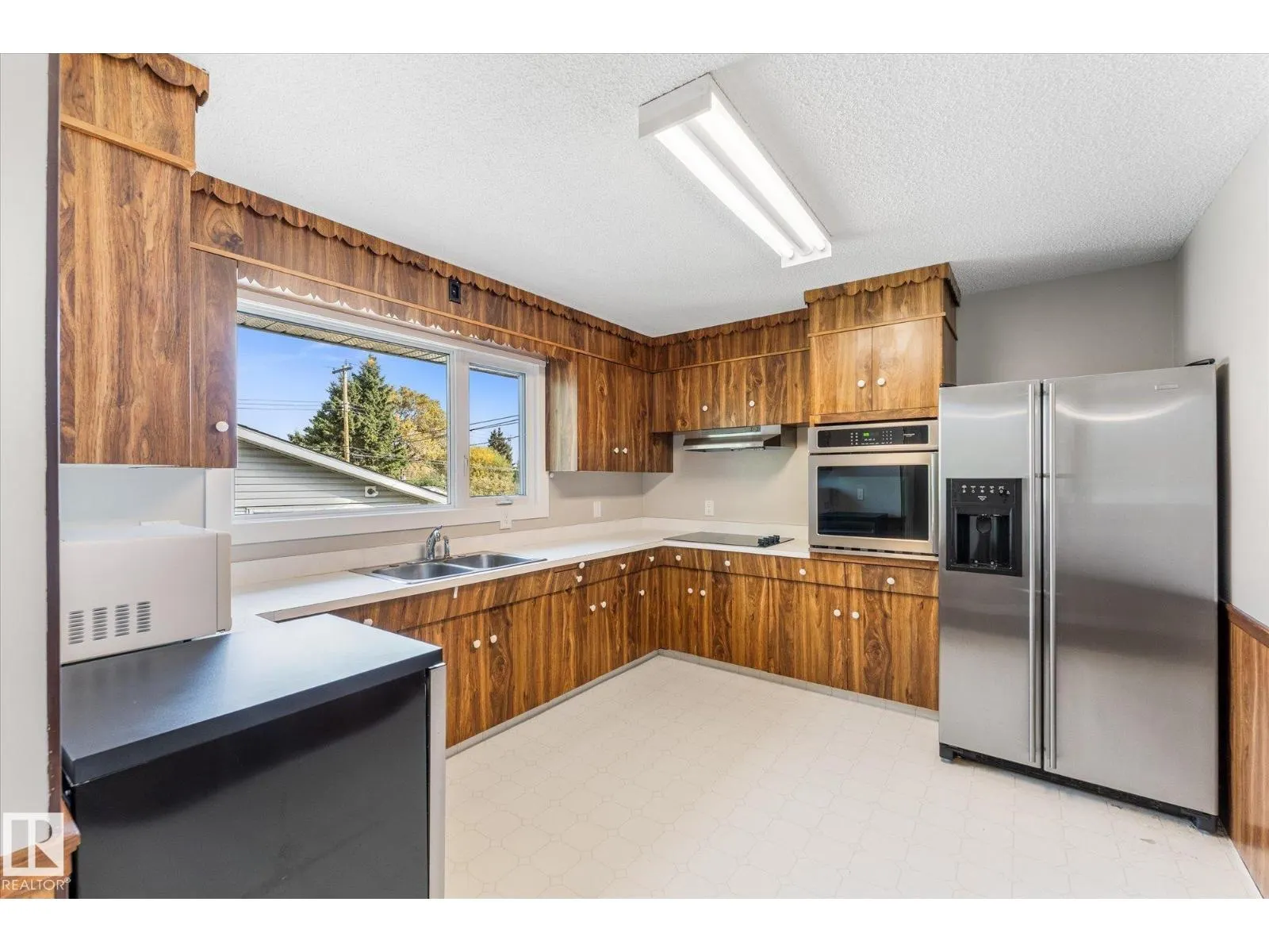 209 MCPHERSON AV