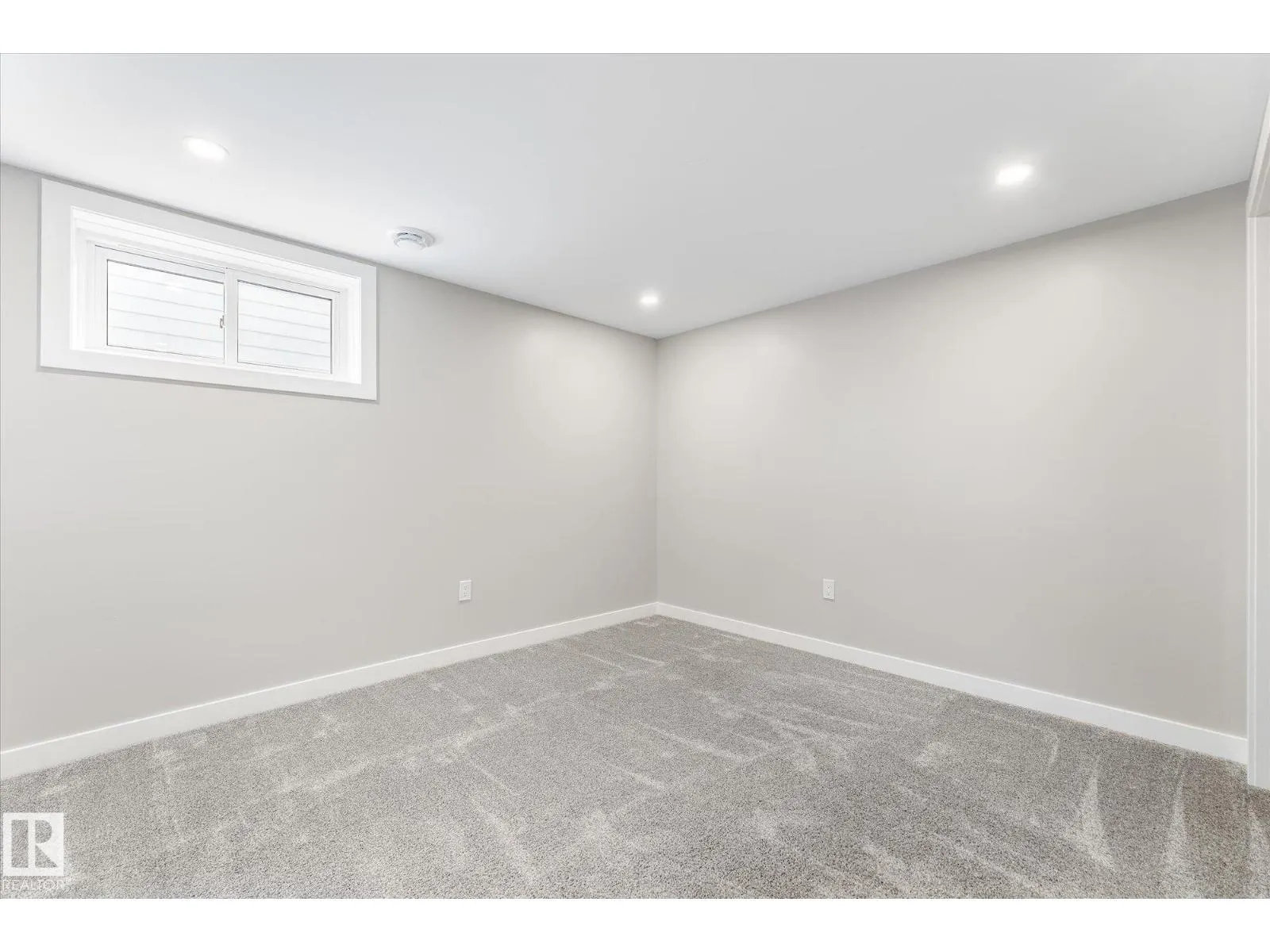 209 MCPHERSON AV