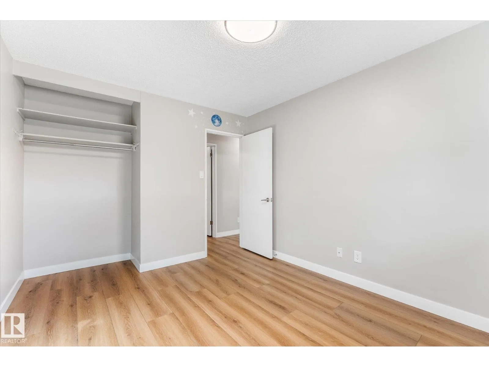 209 MCPHERSON AV