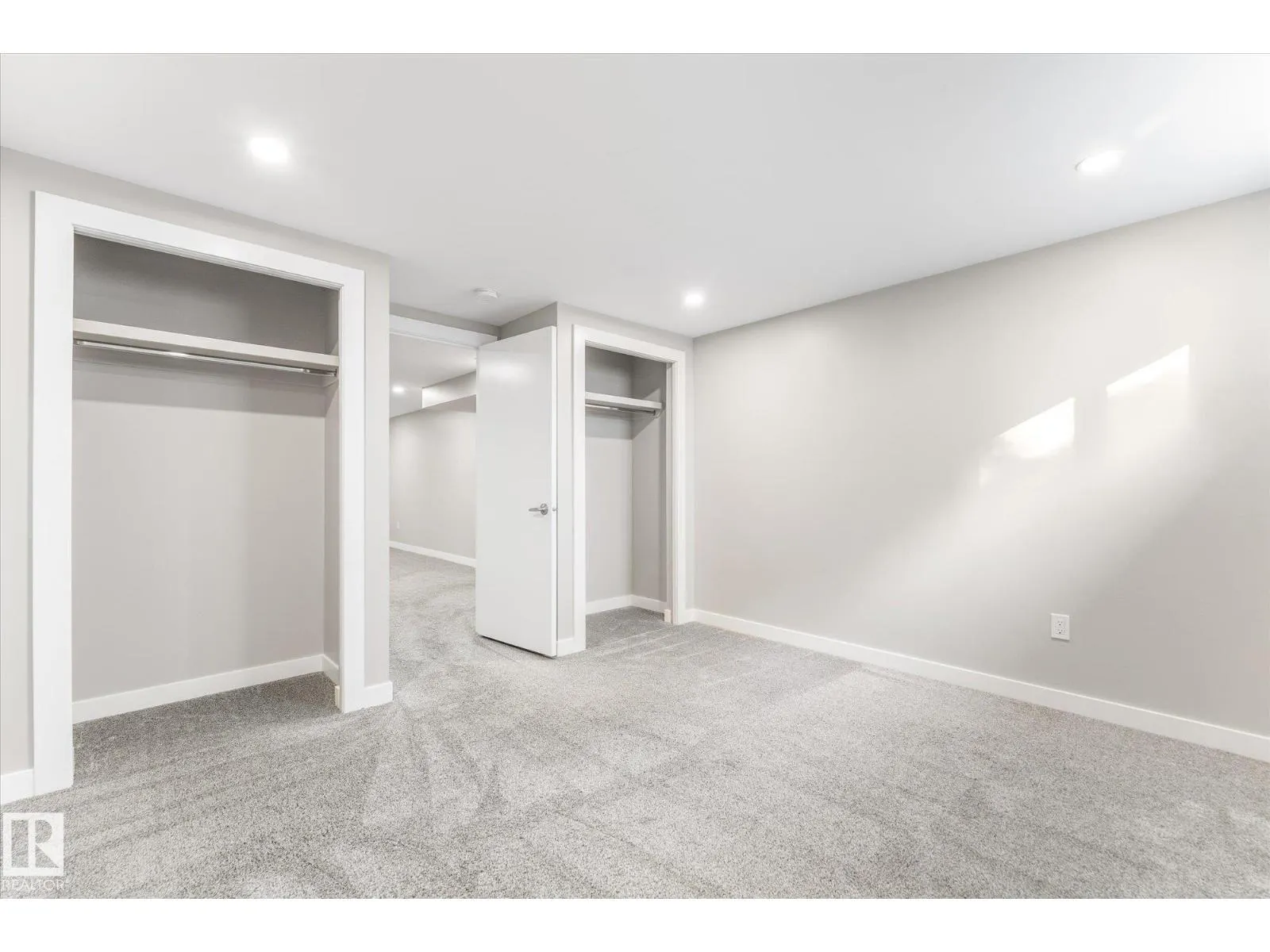 209 MCPHERSON AV