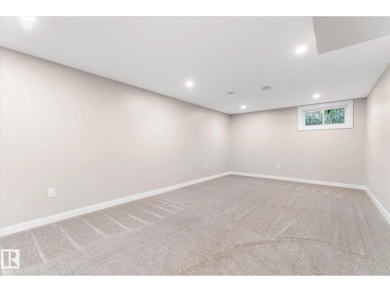 209 MCPHERSON AV
