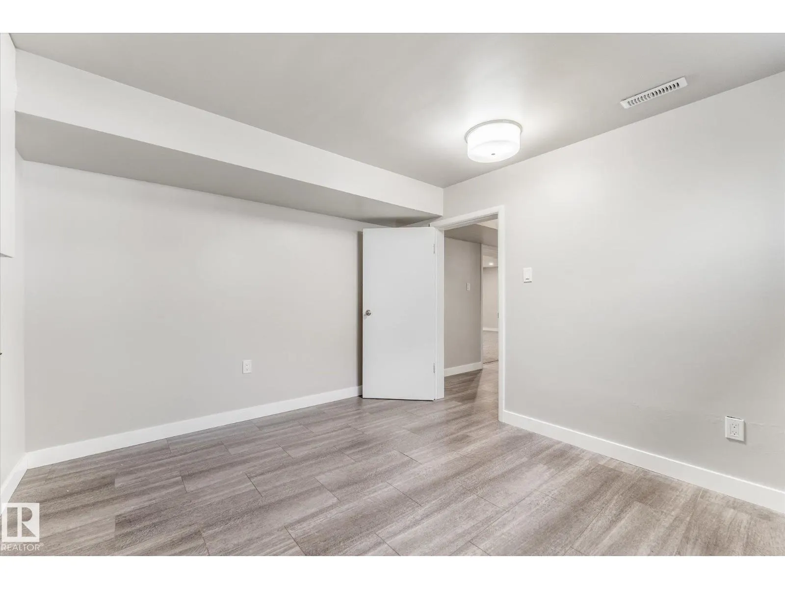 209 MCPHERSON AV