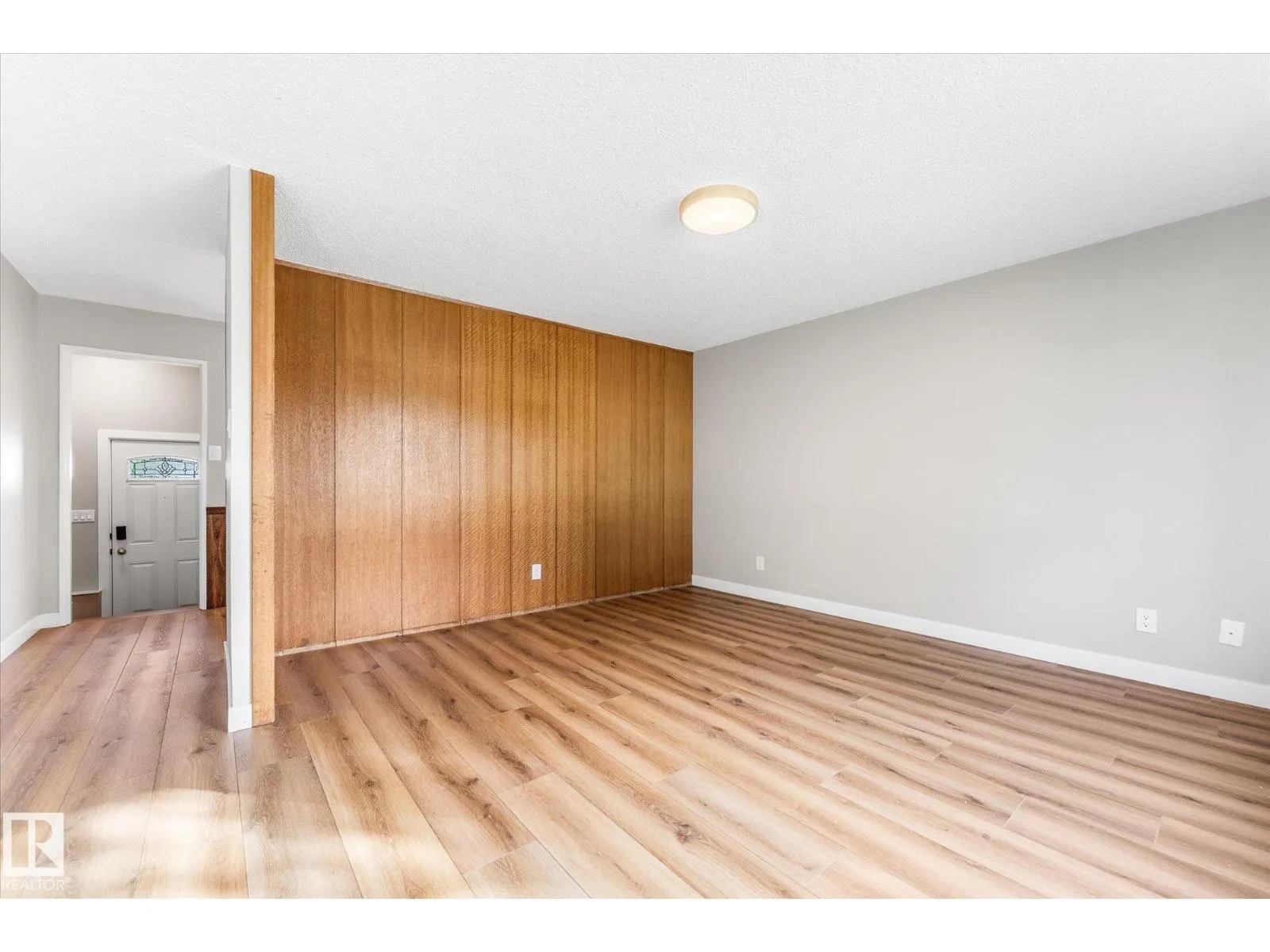 209 MCPHERSON AV