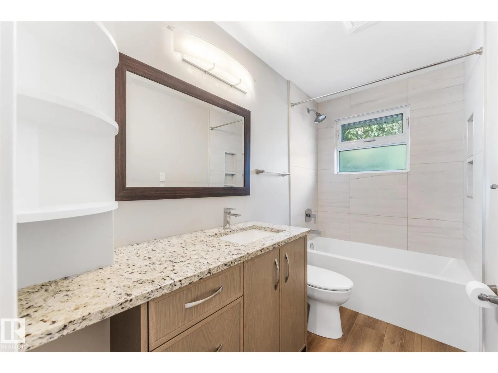 209 MCPHERSON AV