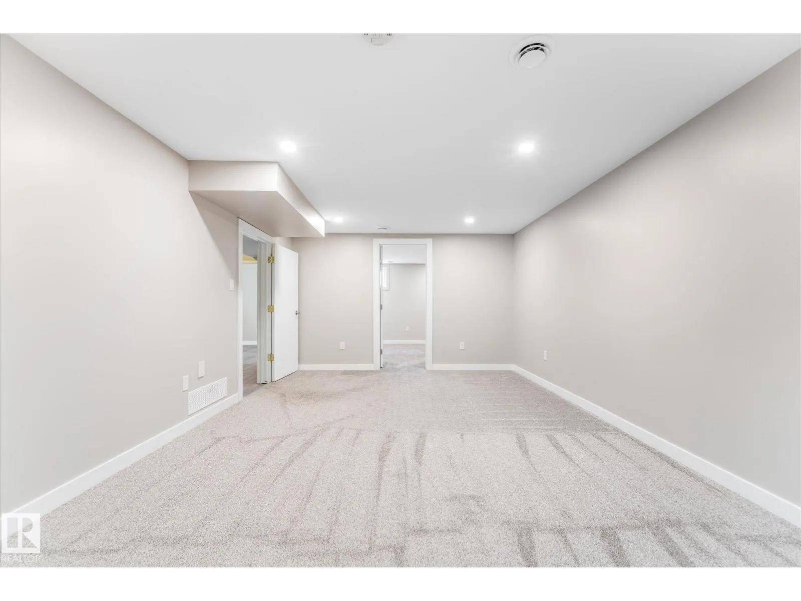 209 MCPHERSON AV