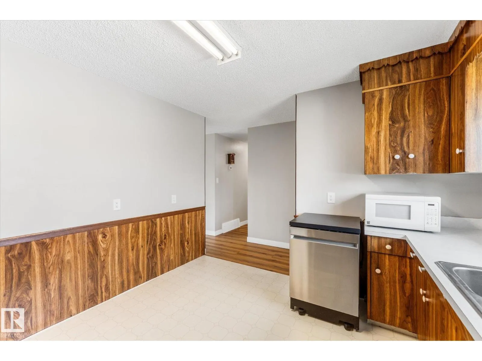 209 MCPHERSON AV