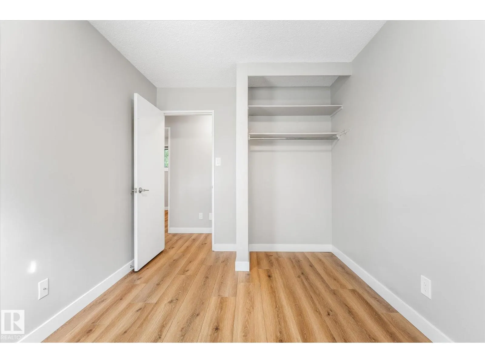 209 MCPHERSON AV