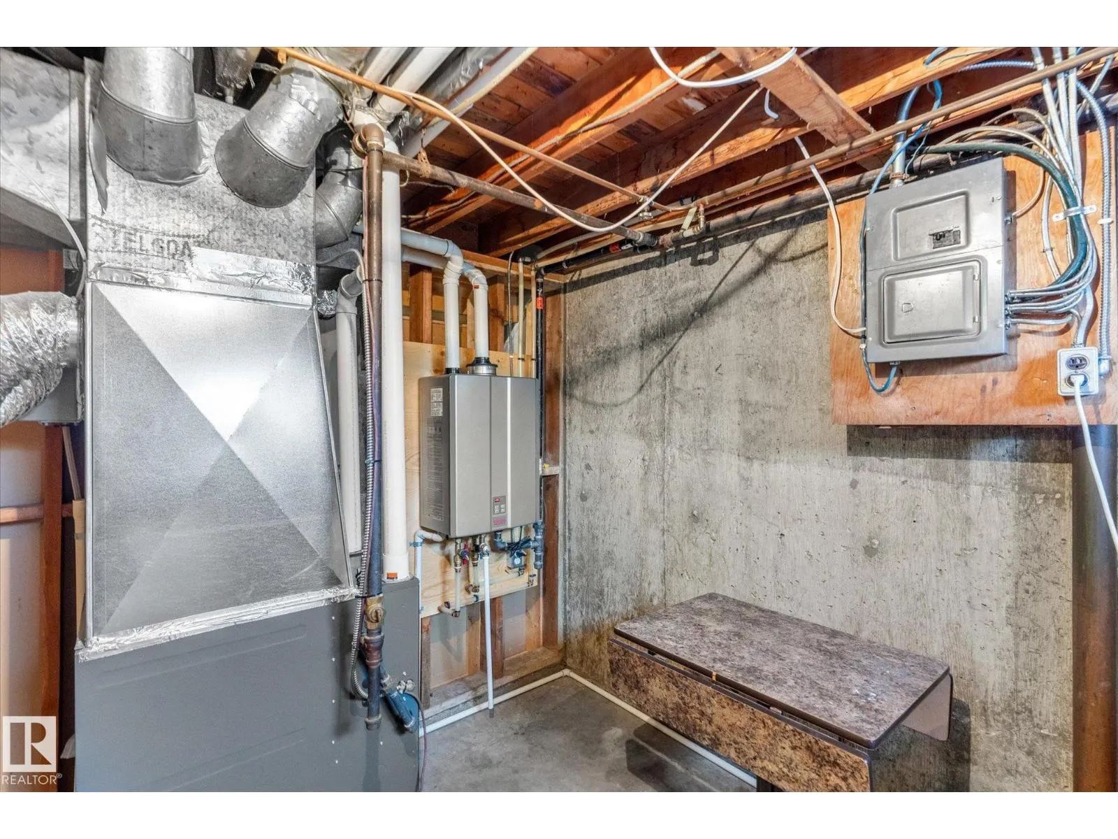 13307 89A ST NW