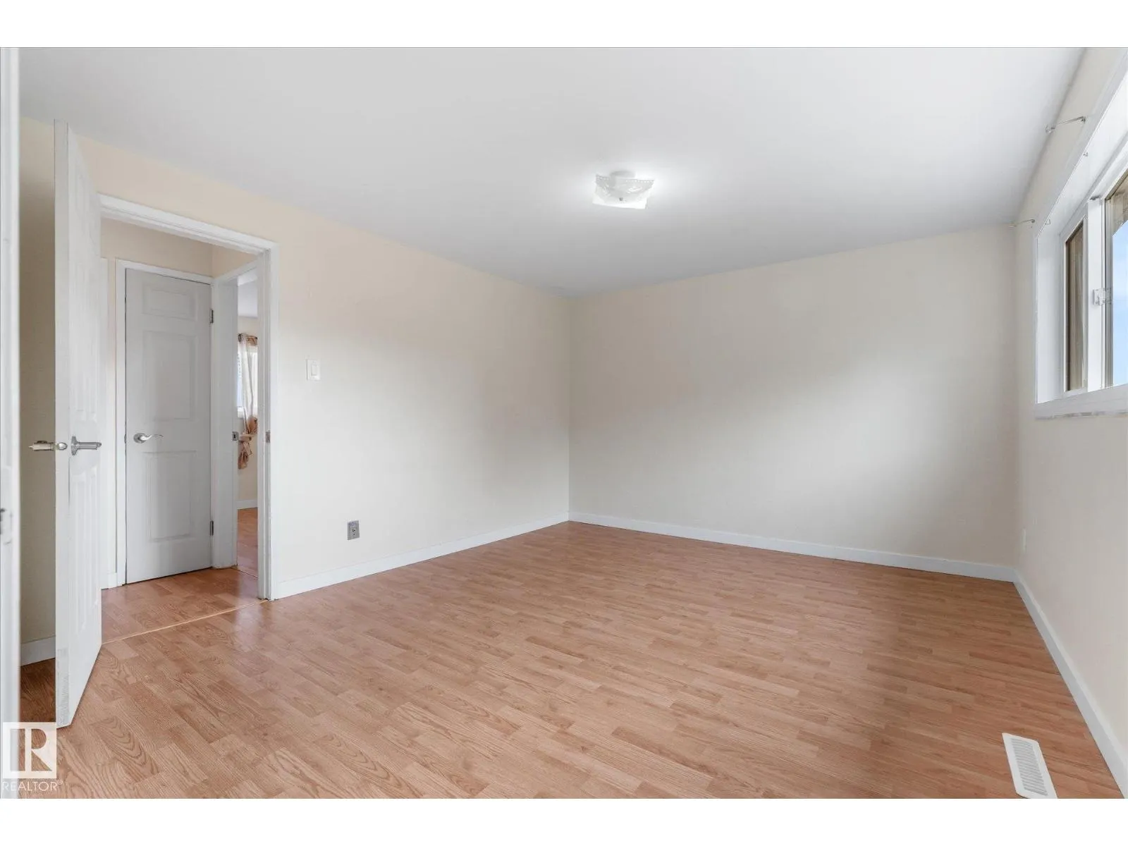 13307 89A ST NW