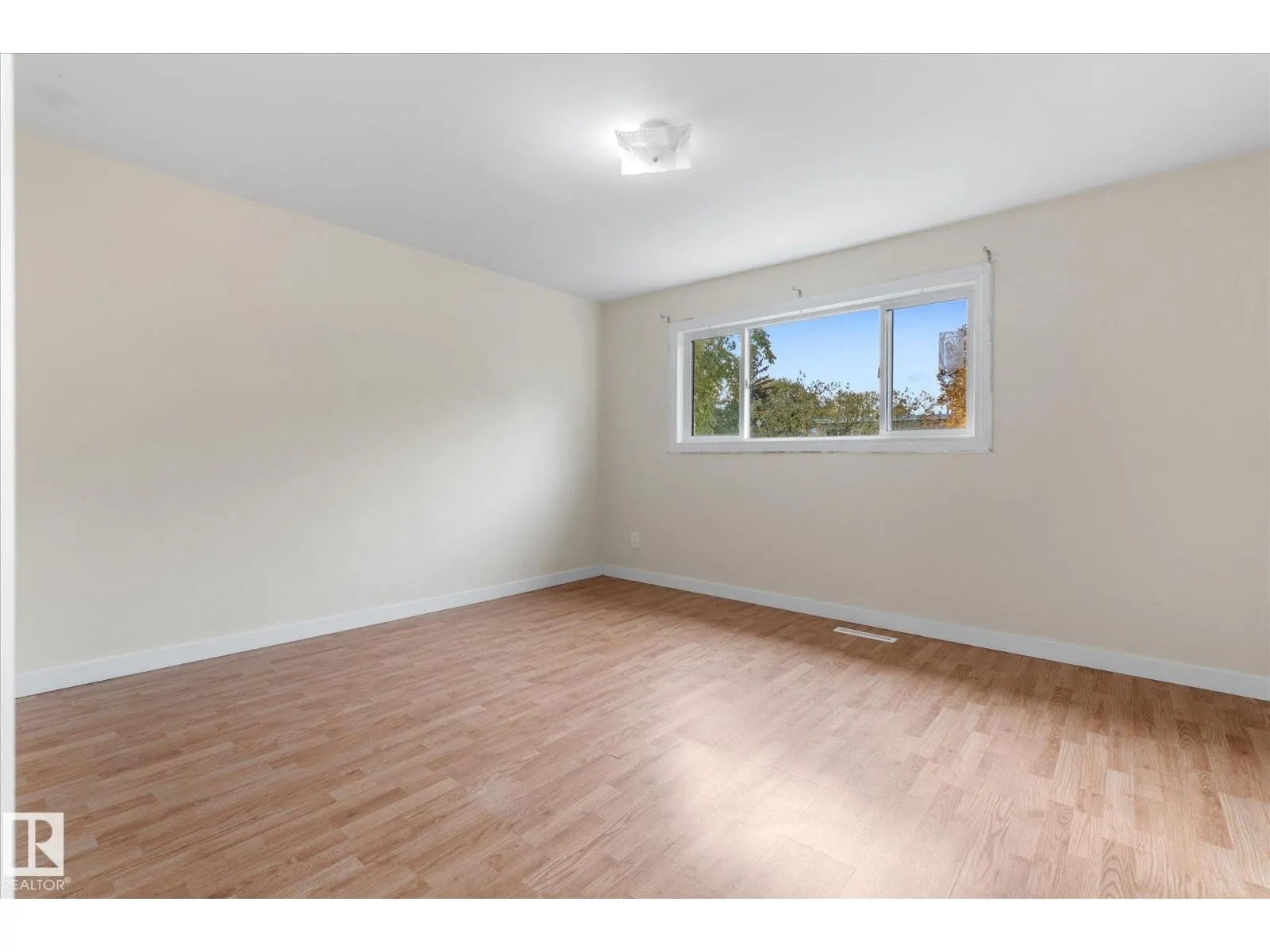 13307 89A ST NW