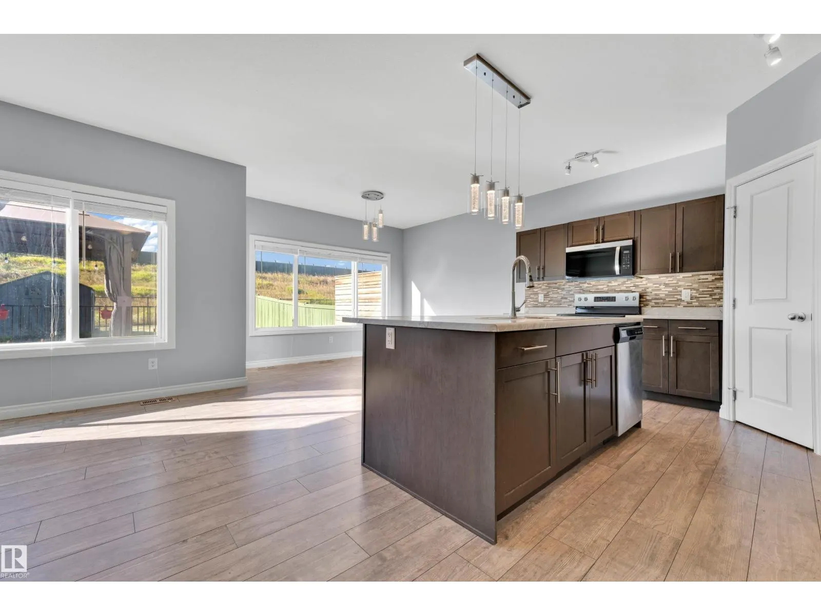 4359 126 AV NW