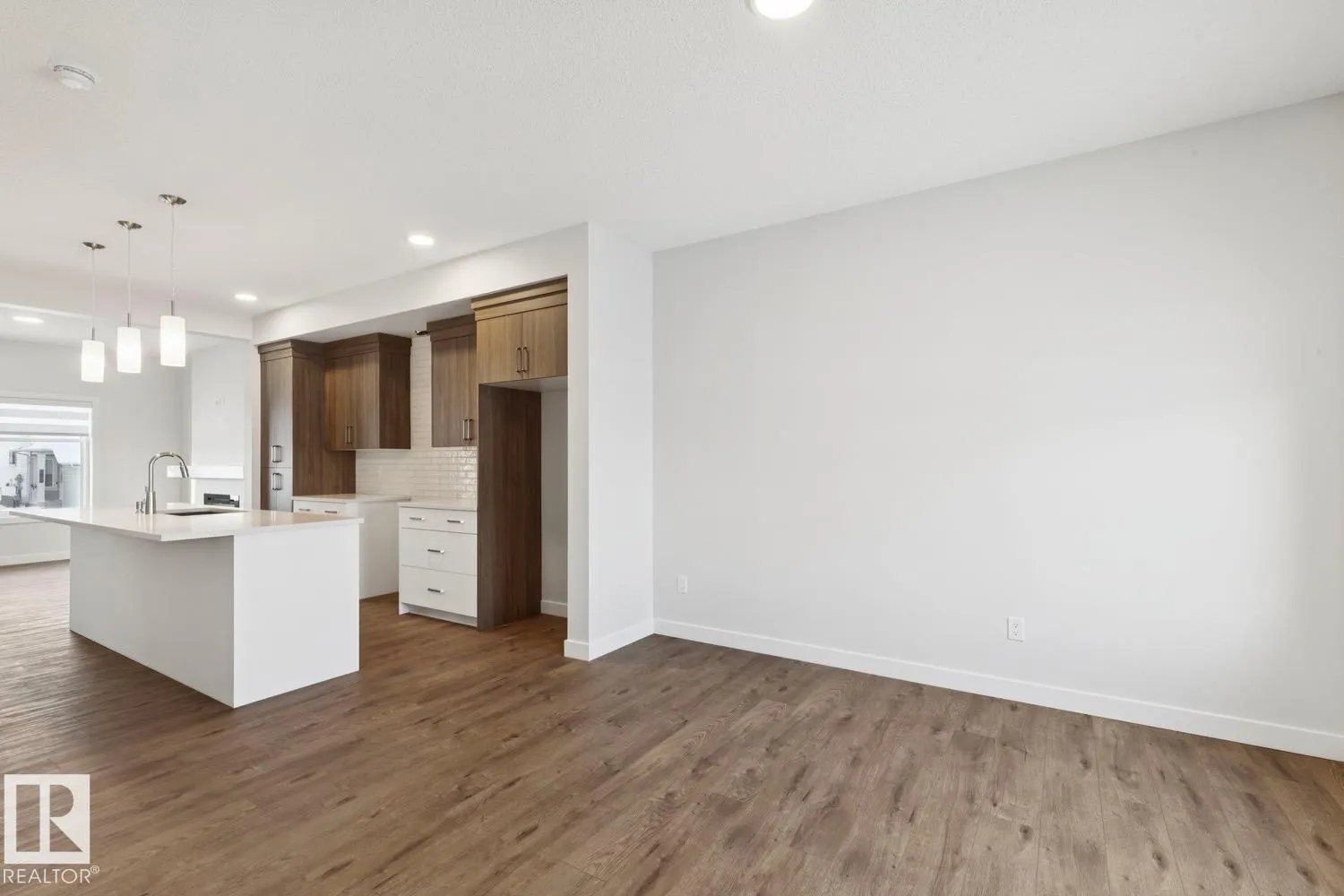 1081 BERG PL
