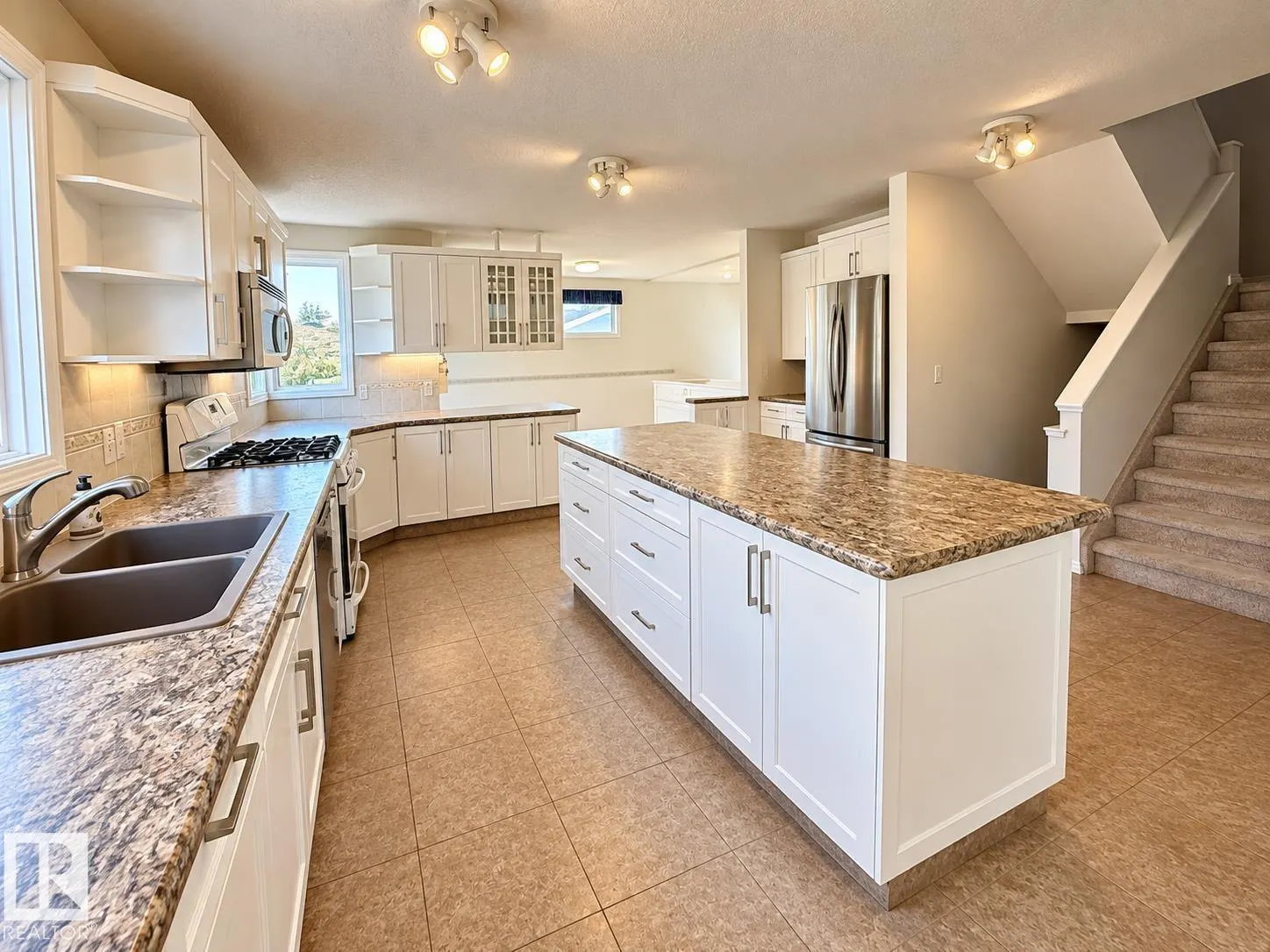 6508 109 AV NW