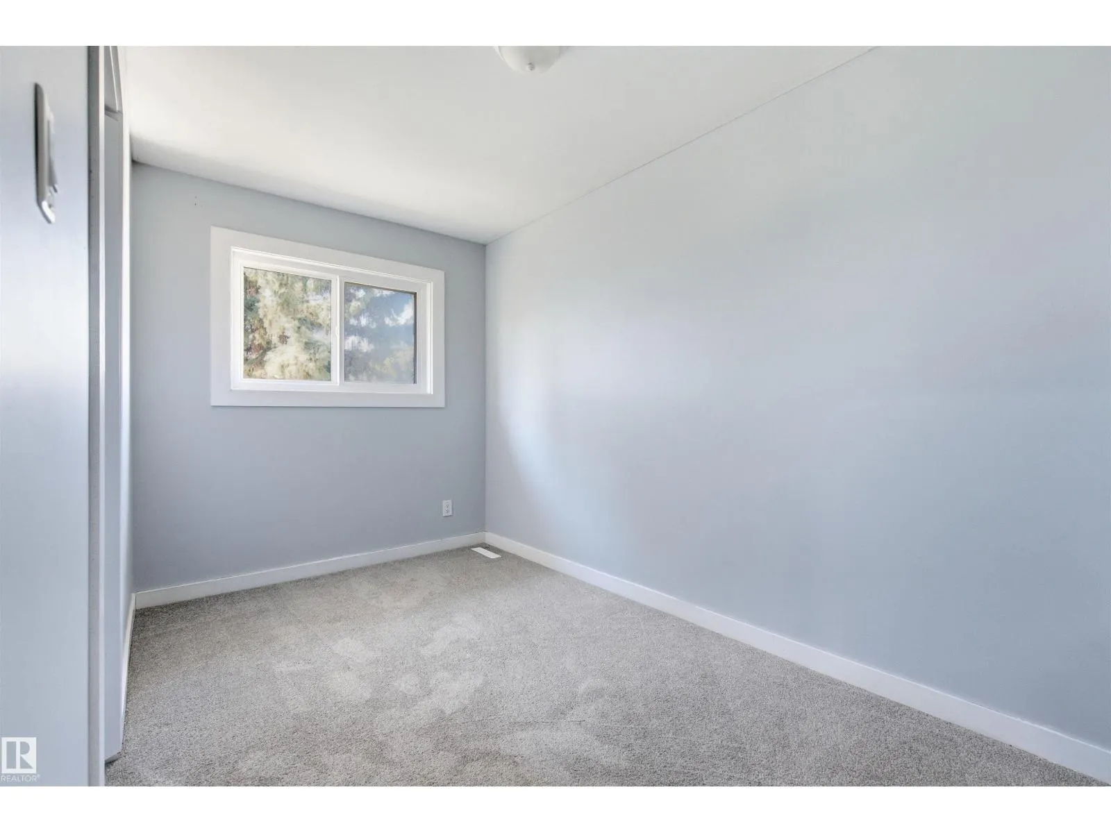 13223 85 ST NW