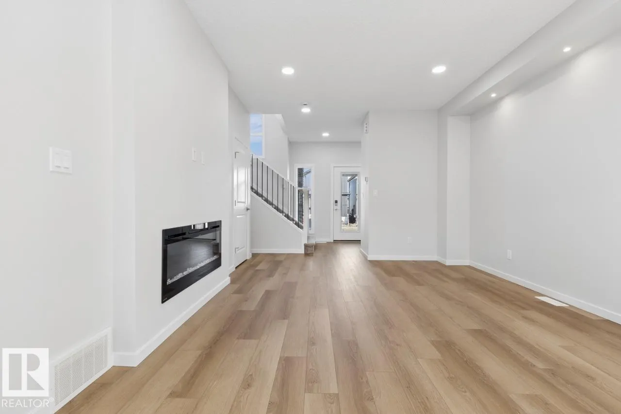 37 Clydesdale LN