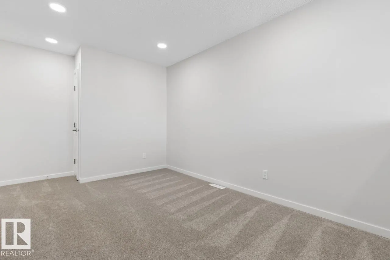 37 Clydesdale LN