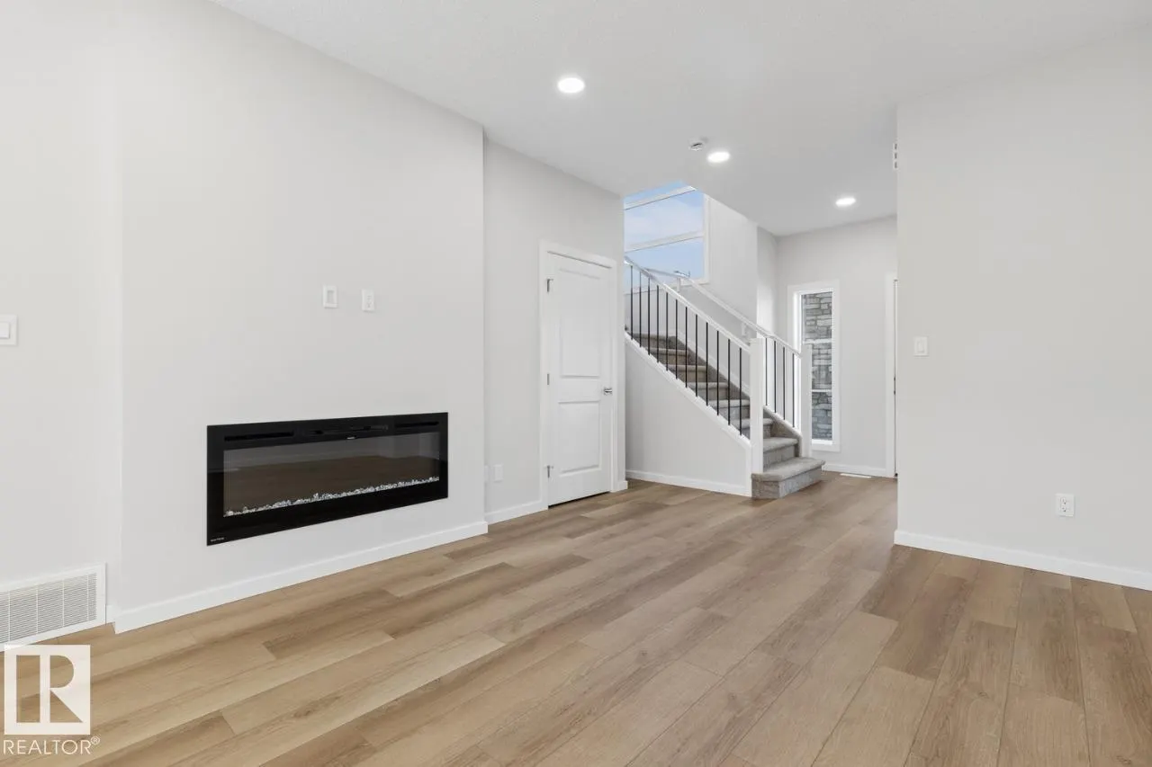 37 Clydesdale LN
