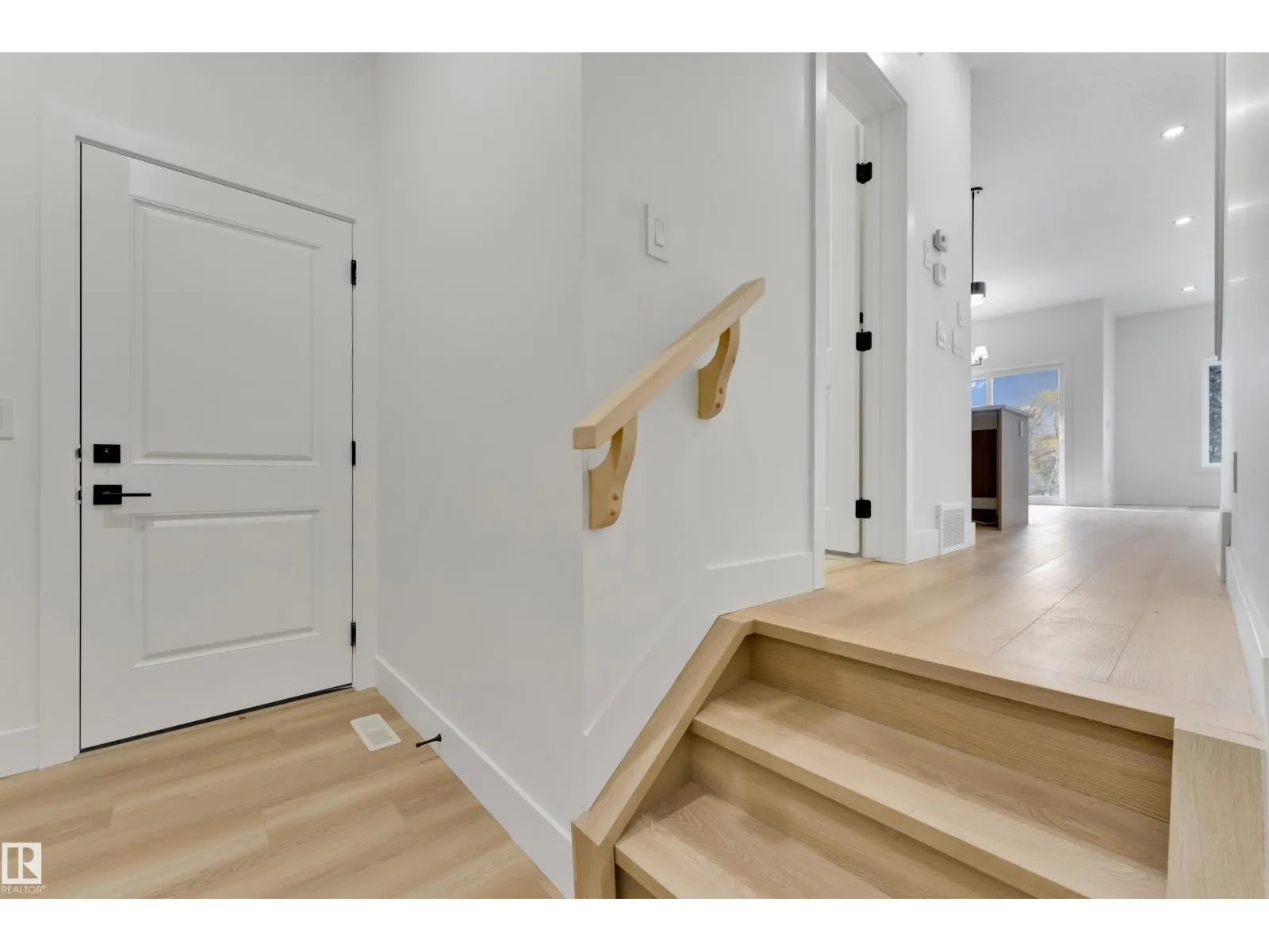 261 Linden LO