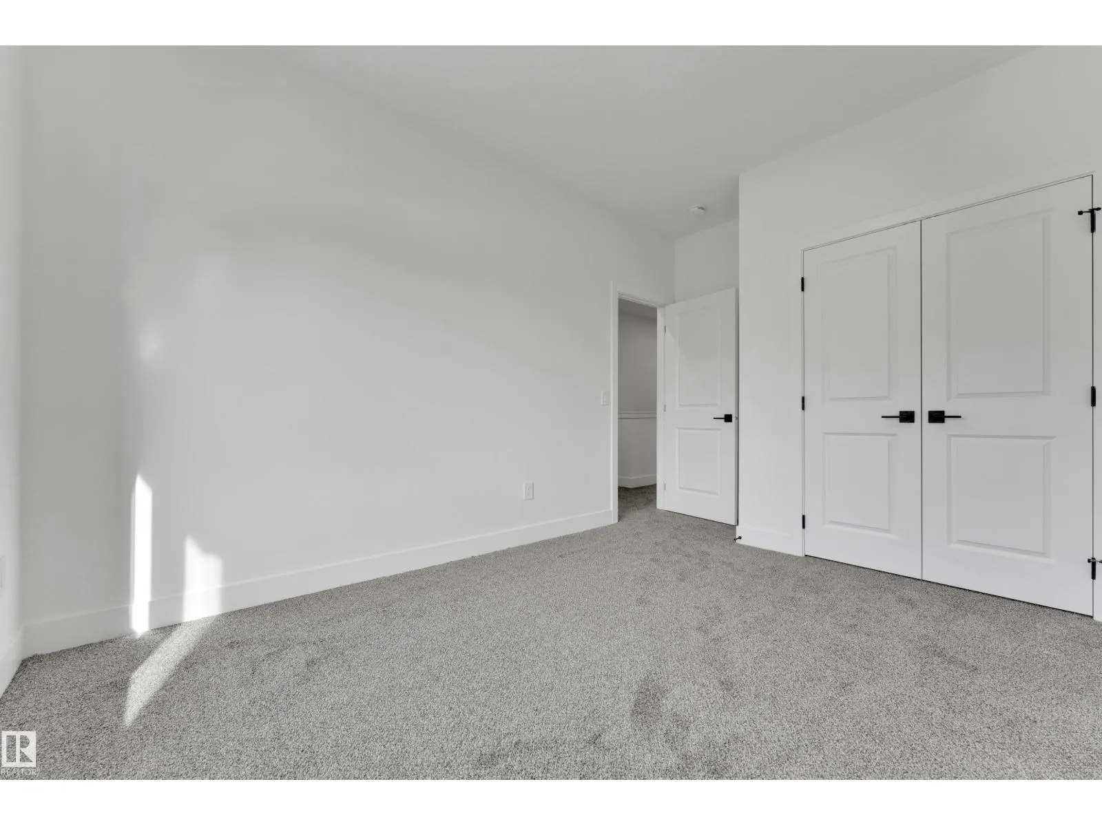 261 Linden LO