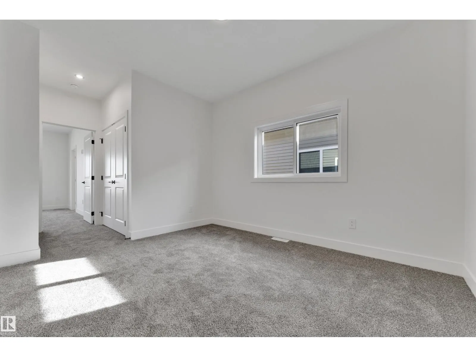 261 Linden LO