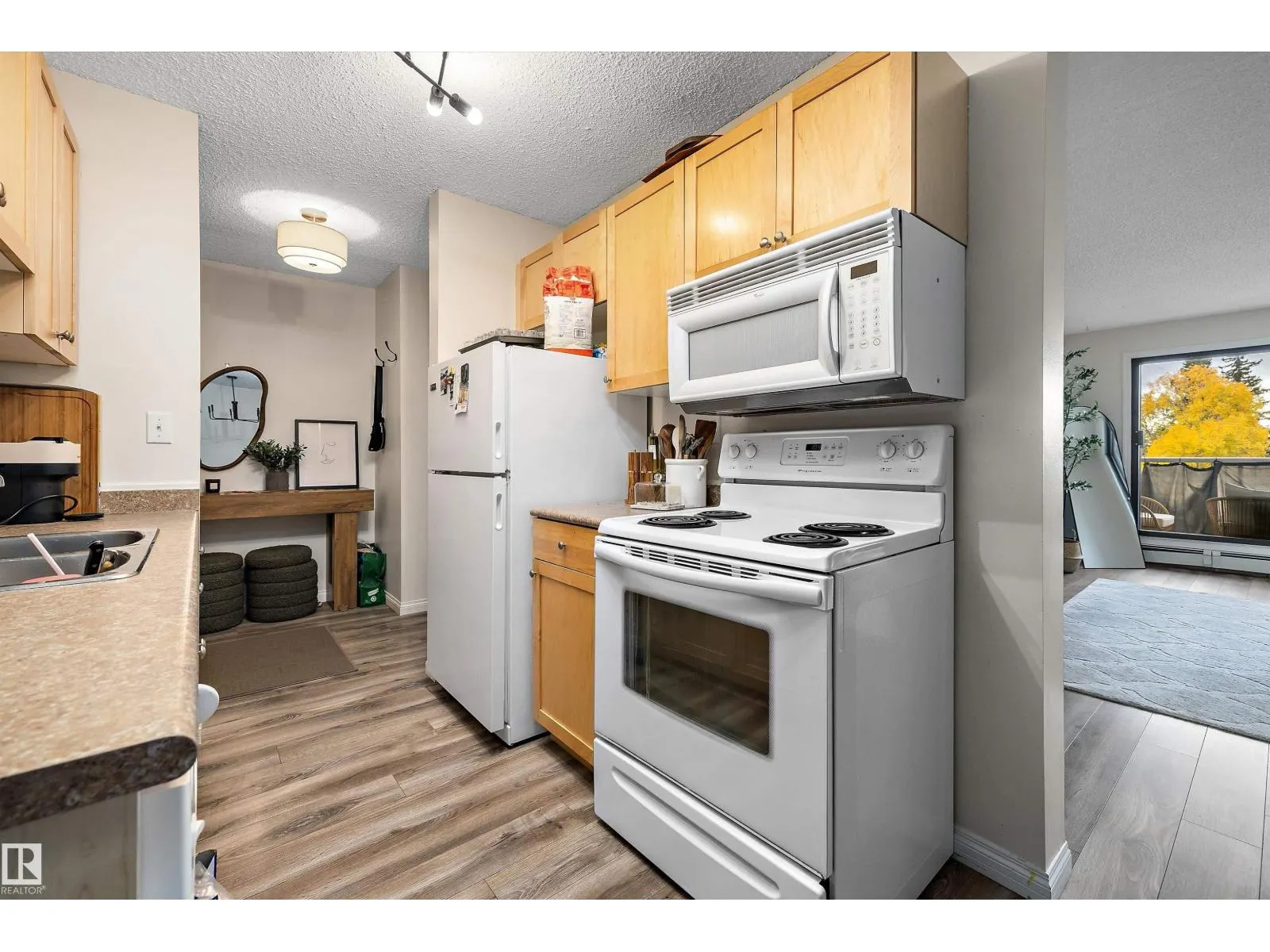 #302 51 BROWN ST