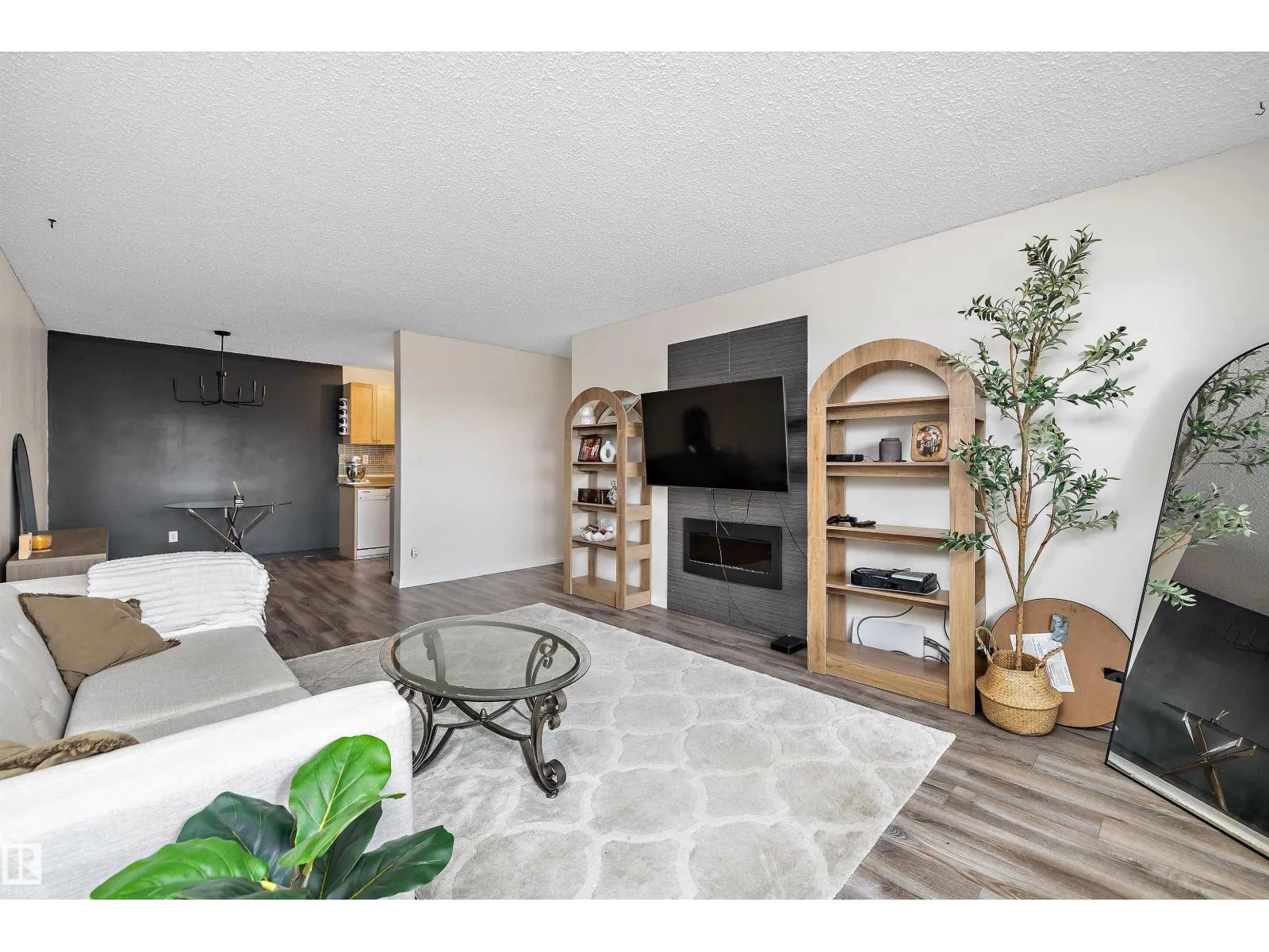 #302 51 BROWN ST