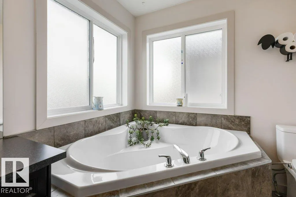 29 NEWGATE WY