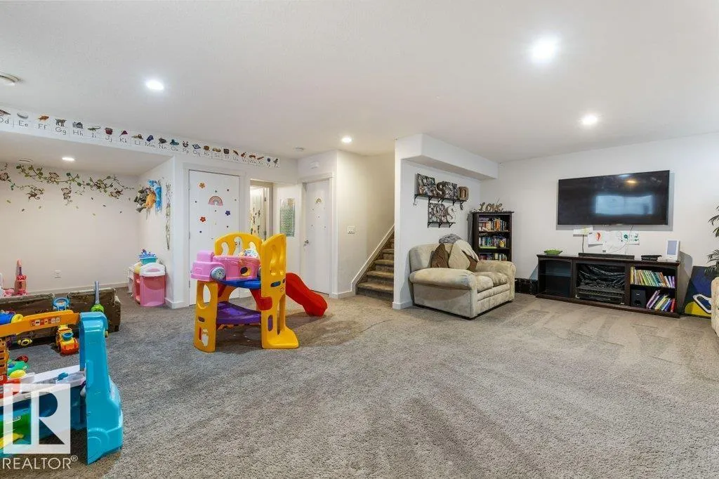 29 NEWGATE WY