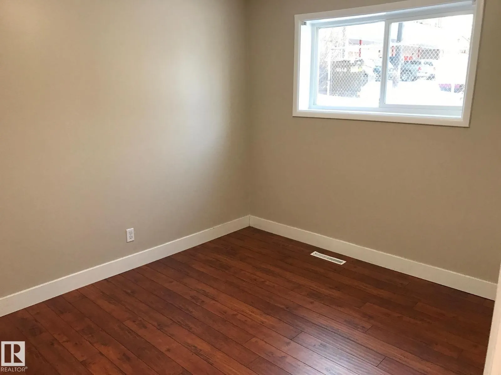 11812 45 ST NW