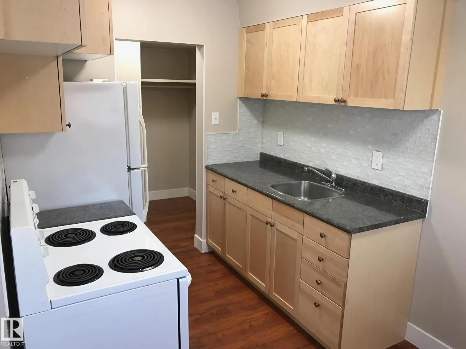 11812 45 ST NW
