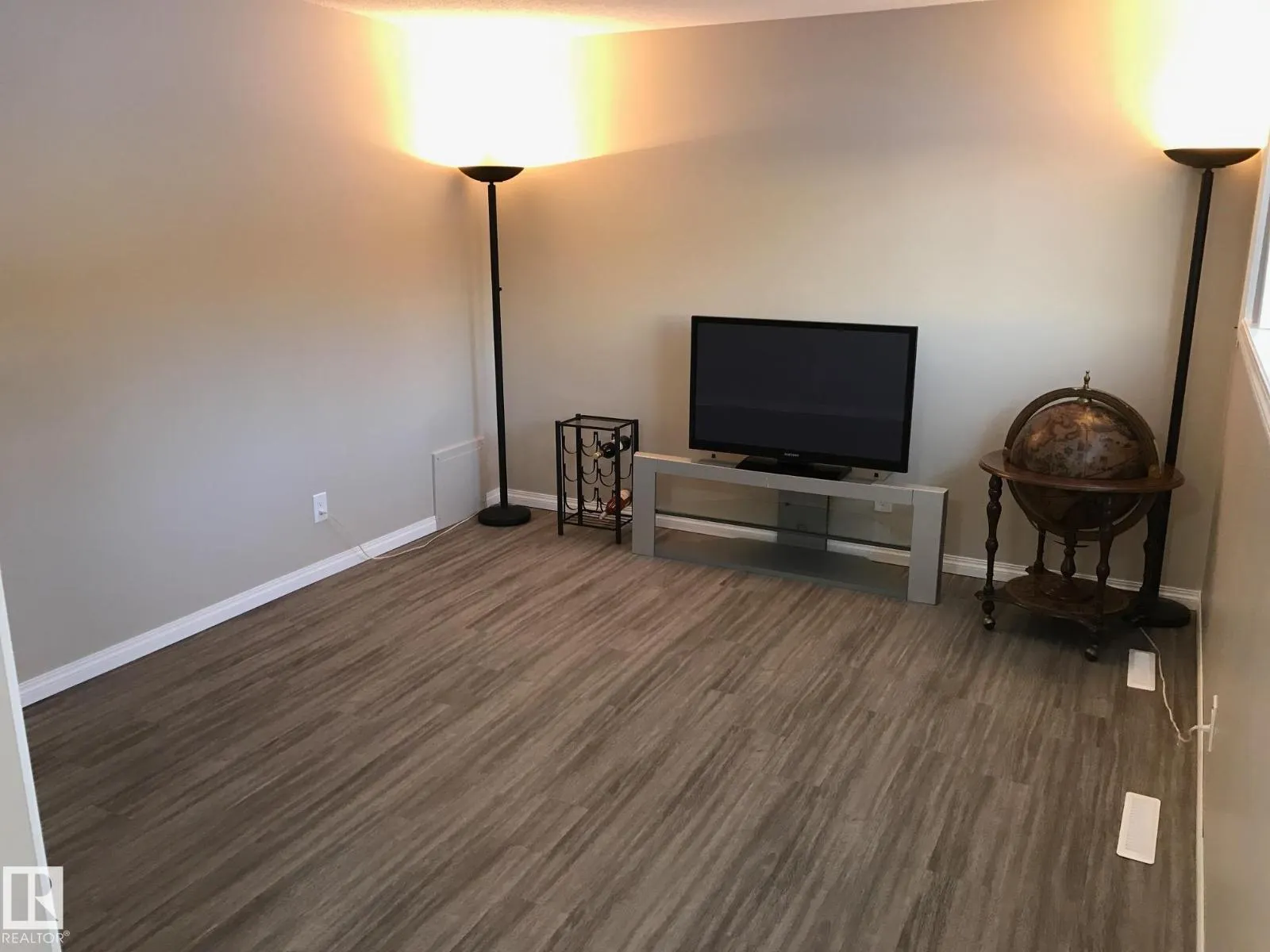 11812 45 ST NW