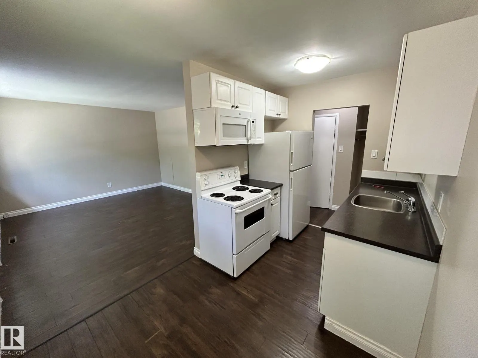 11812 45 ST NW