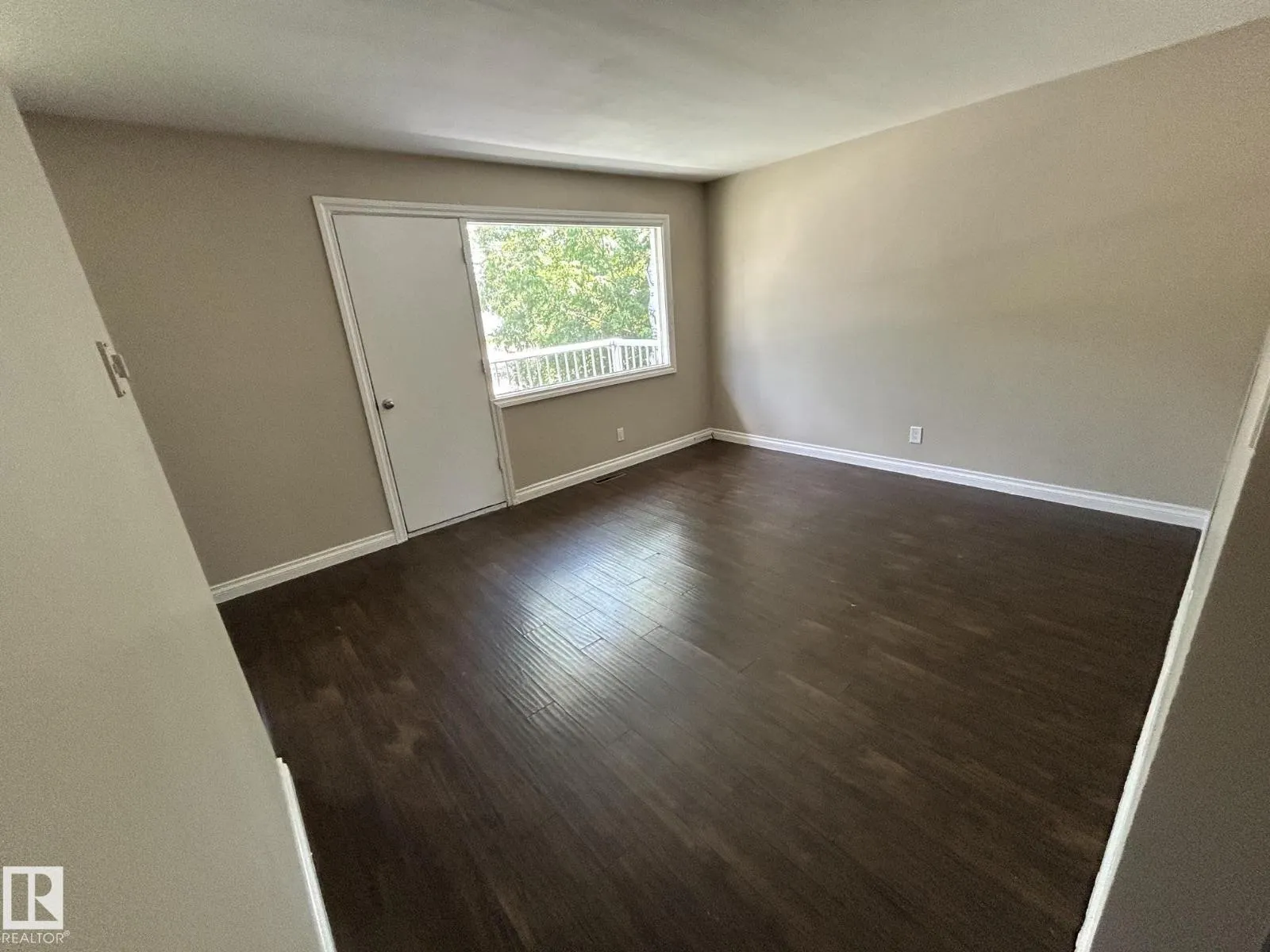 11812 45 ST NW