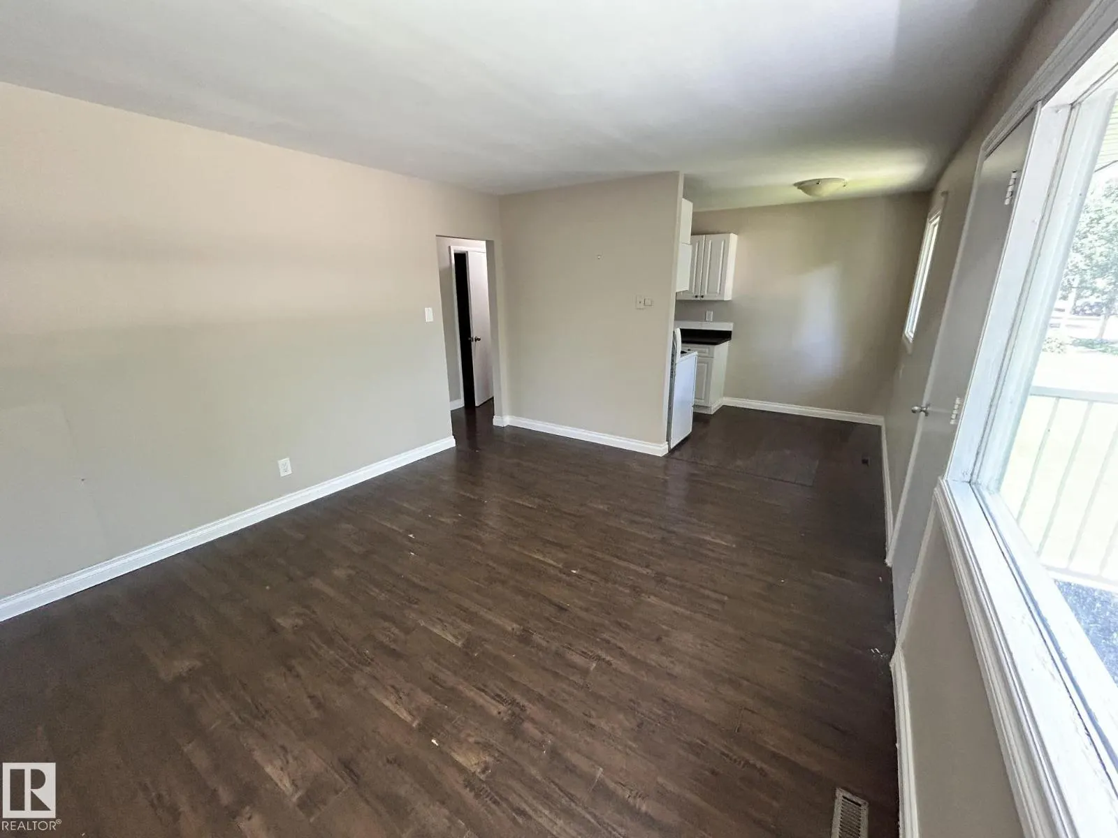 11812 45 ST NW