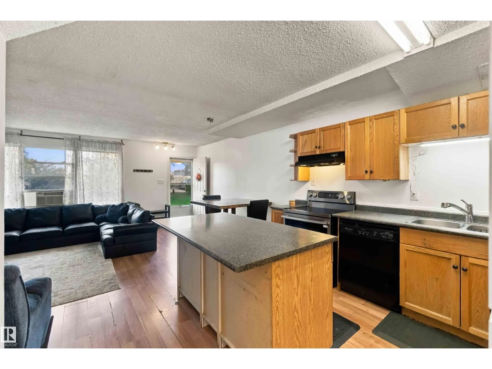 #48 13590 38 ST NW
