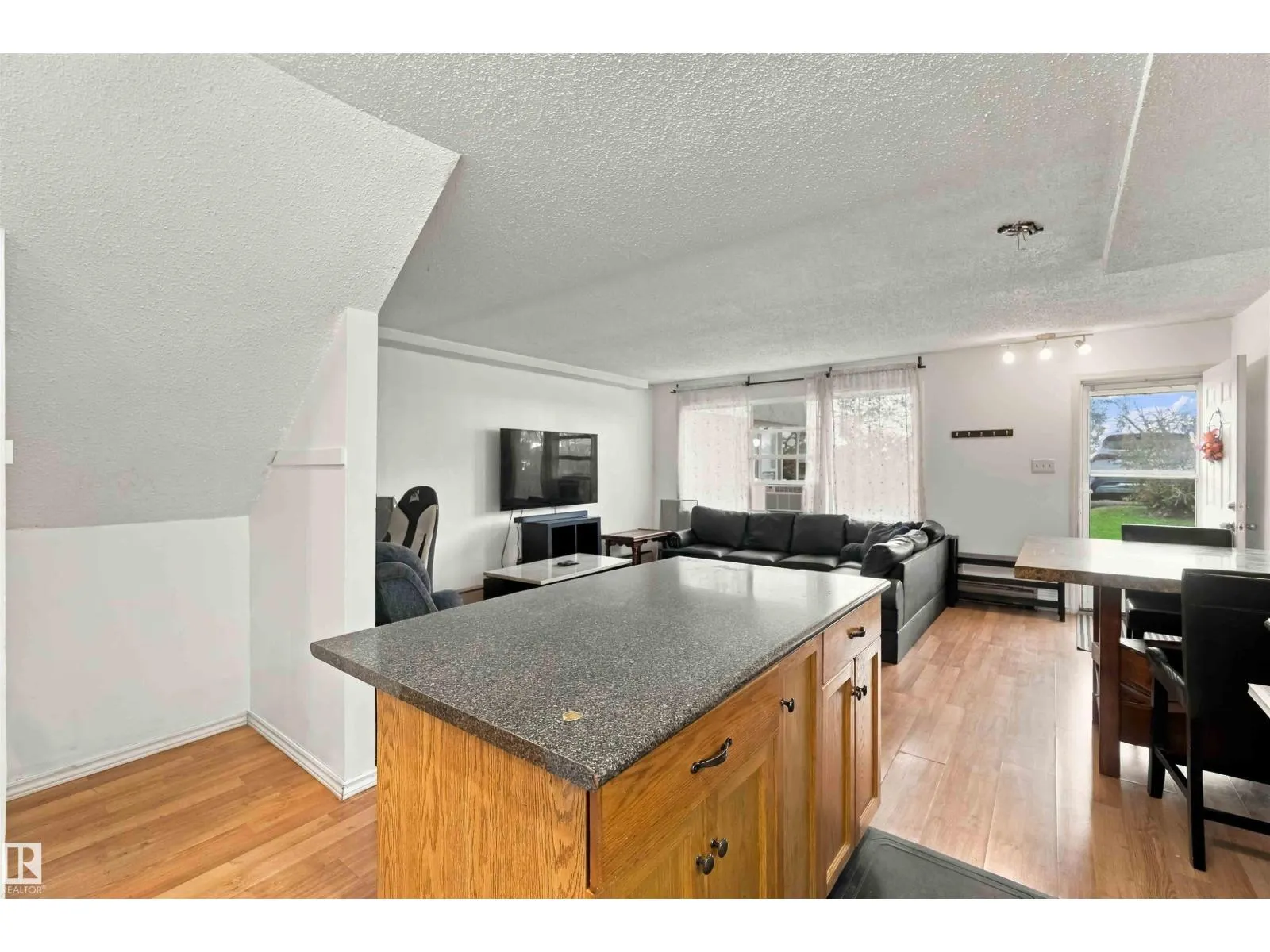 #48 13590 38 ST NW