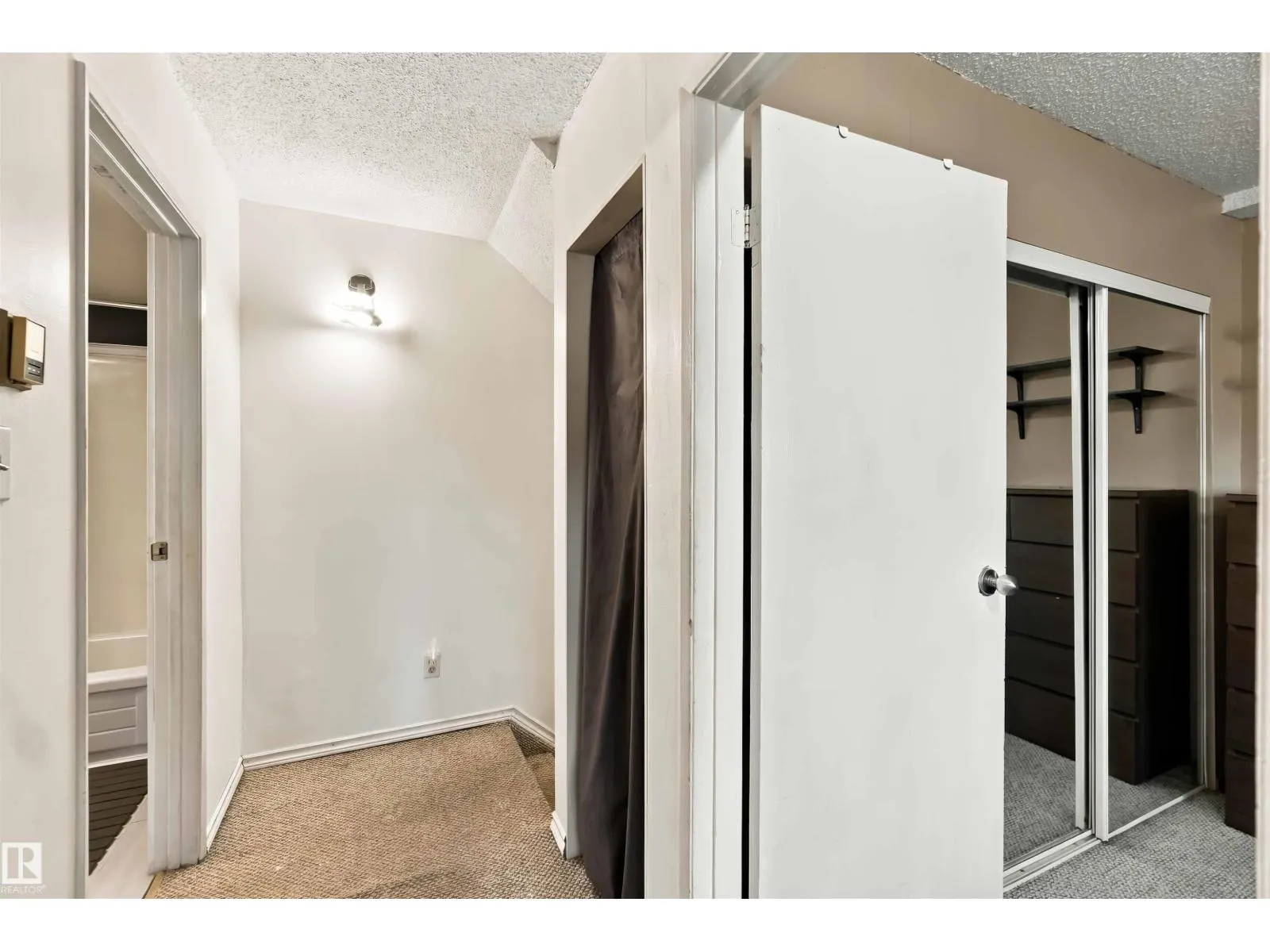#48 13590 38 ST NW
