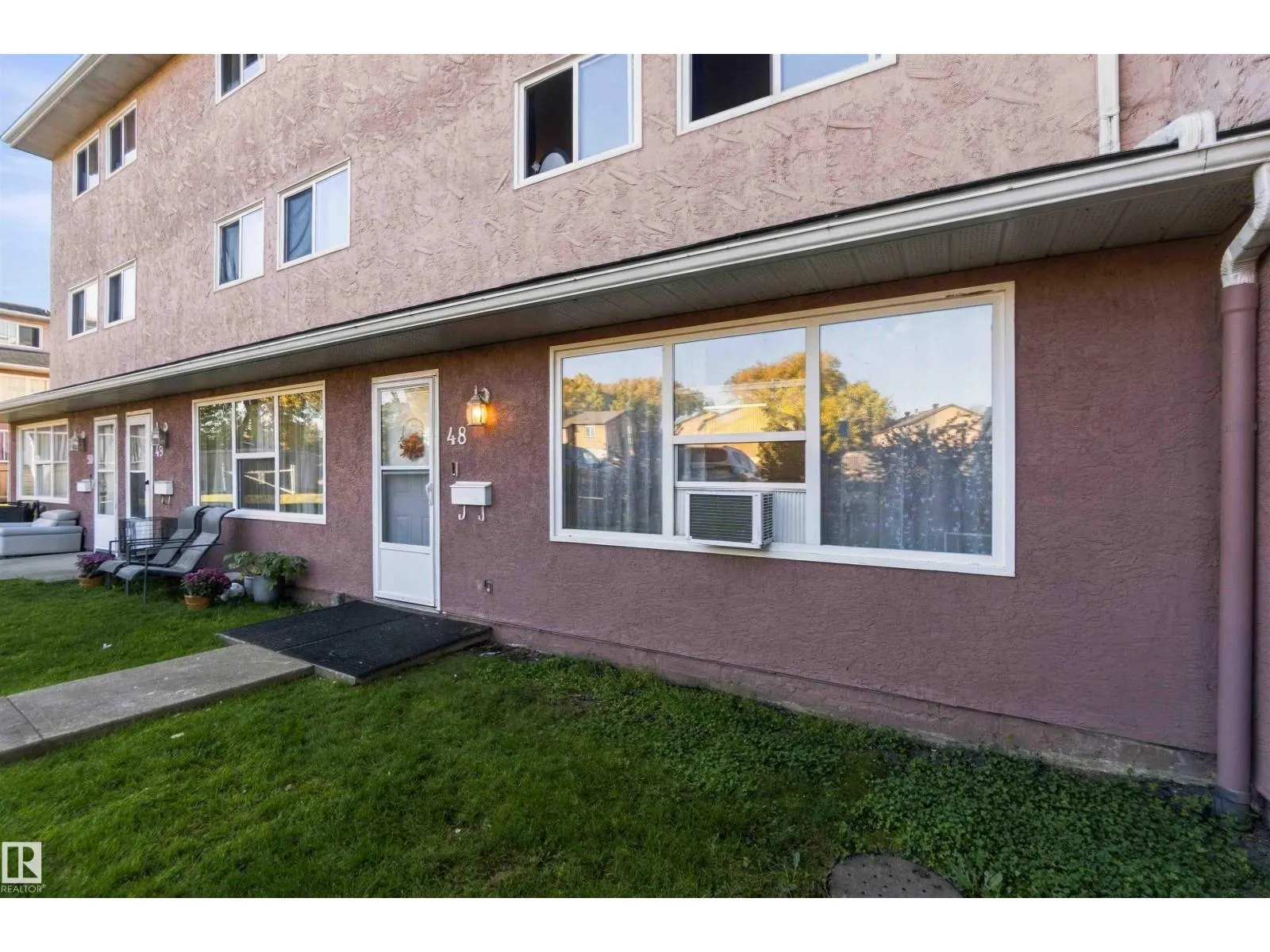 #48 13590 38 ST NW