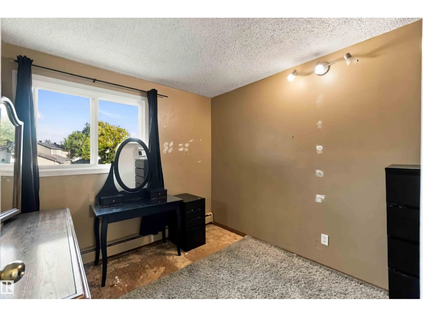 #48 13590 38 ST NW