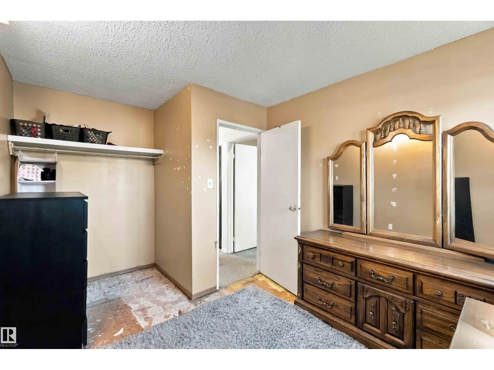 #48 13590 38 ST NW
