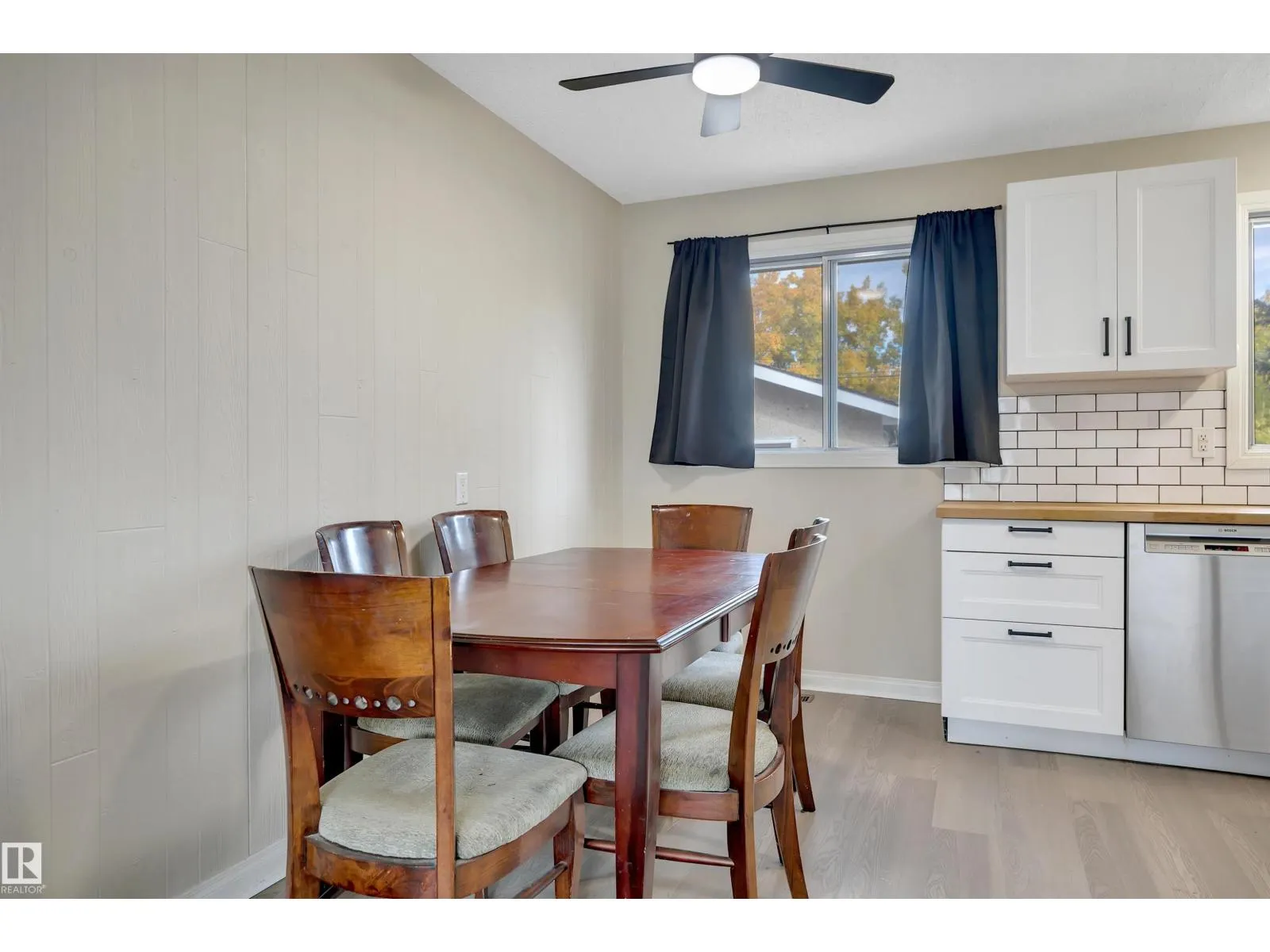 42 CAMELOT AV
